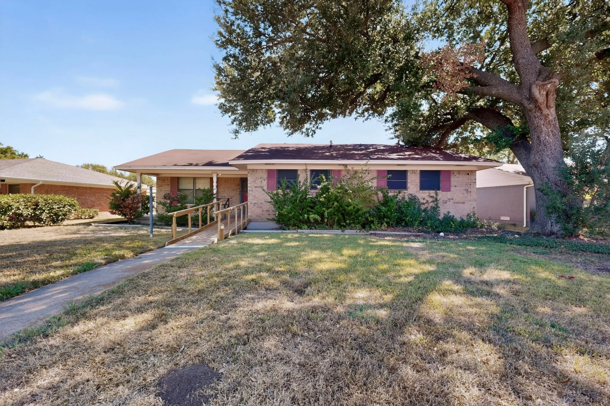 Single Family Residence For Sale in Dallas County , 2616 Mossglen Drive, Dallas, Texas 75227, 3 Bedroom, 2 Bathroom, 2 Garage spaces, 1,751 Sqft, built in 2016, mls#21408265, Real Estate Agent in Dallas, Homes For Sale in Dallas county, Homes For Sale in Dallas, Realtor in Dallas Texas, Real Estate Brokerage Independent Realty Texas, Luminita Cordes Realtor