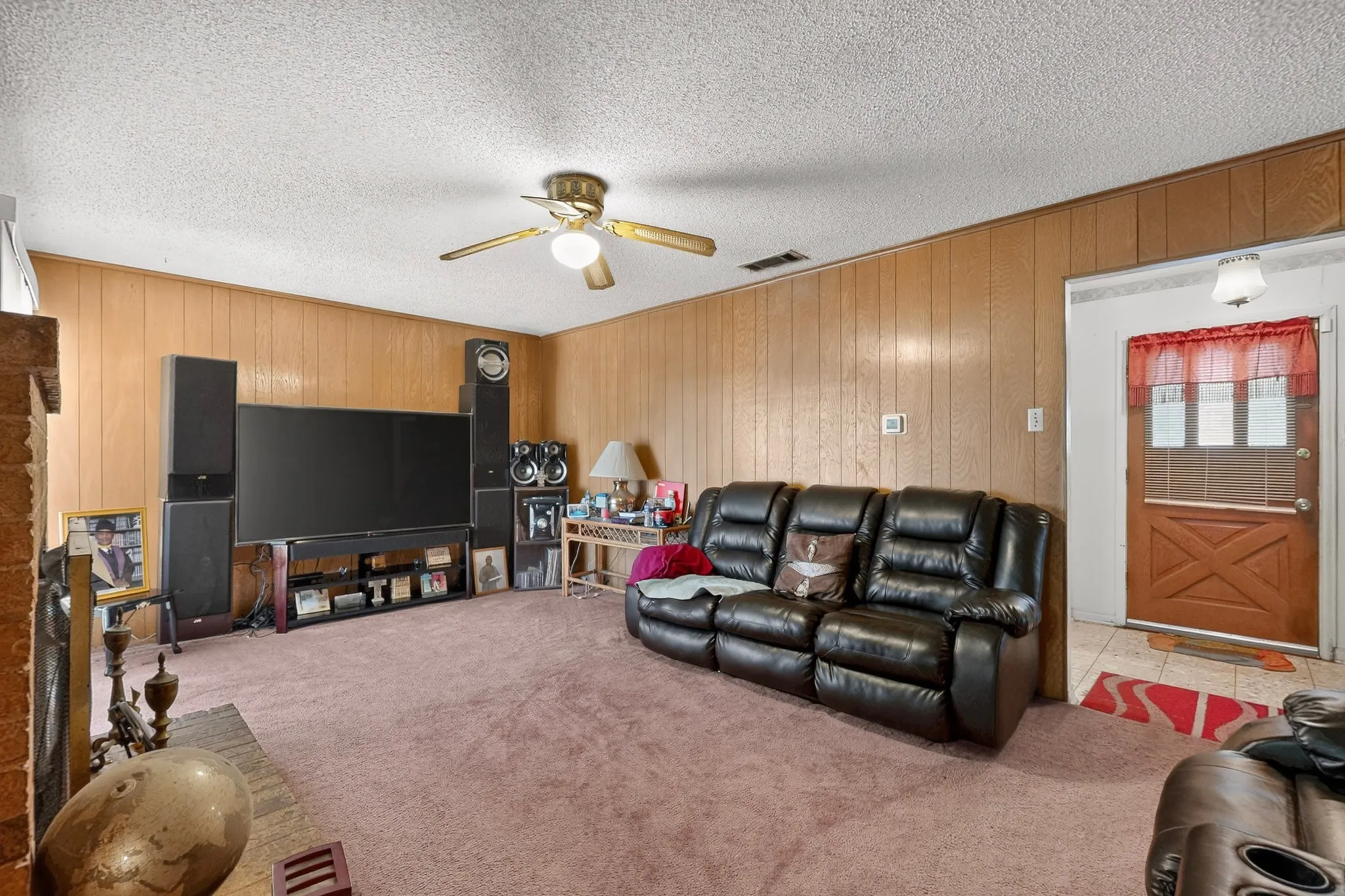 Single Family Residence For Sale in Dallas County , 2616 Mossglen Drive, Dallas, Texas 75227, 3 Bedroom, 2 Bathroom, 2 Garage spaces, 1,751 Sqft, built in 2016, mls#21408265, Real Estate Agent in Dallas, Homes For Sale in Dallas county, Homes For Sale in Dallas, Realtor in Dallas Texas, Real Estate Brokerage Independent Realty Texas, Luminita Cordes Realtor