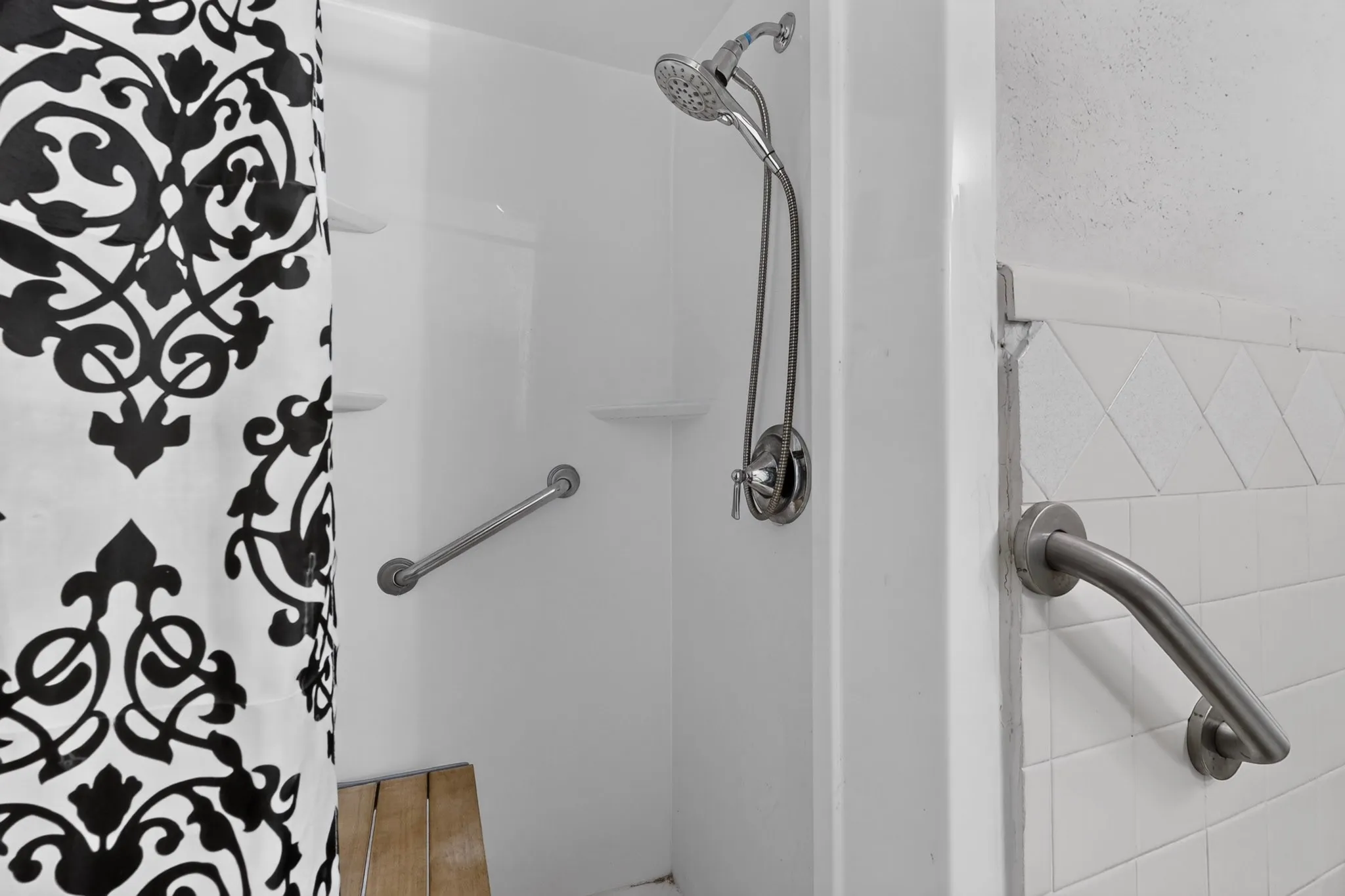 Single Family Residence For Sale in Dallas County , 2616 Mossglen Drive, Dallas, Texas 75227, 3 Bedroom, 2 Bathroom, 2 Garage spaces, 1,751 Sqft, built in 2016, mls#21408265, Real Estate Agent in Dallas, Homes For Sale in Dallas county, Homes For Sale in Dallas, Realtor in Dallas Texas, Real Estate Brokerage Independent Realty Texas, Luminita Cordes Realtor