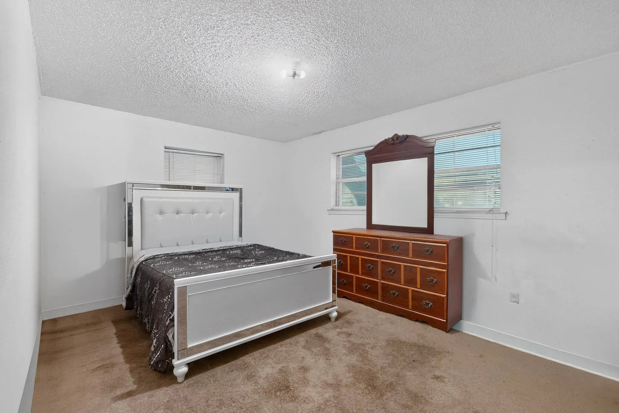 Single Family Residence For Sale in Dallas County , 2616 Mossglen Drive, Dallas, Texas 75227, 3 Bedroom, 2 Bathroom, 2 Garage spaces, 1,751 Sqft, built in 2016, mls#21408265, Real Estate Agent in Dallas, Homes For Sale in Dallas county, Homes For Sale in Dallas, Realtor in Dallas Texas, Real Estate Brokerage Independent Realty Texas, Luminita Cordes Realtor