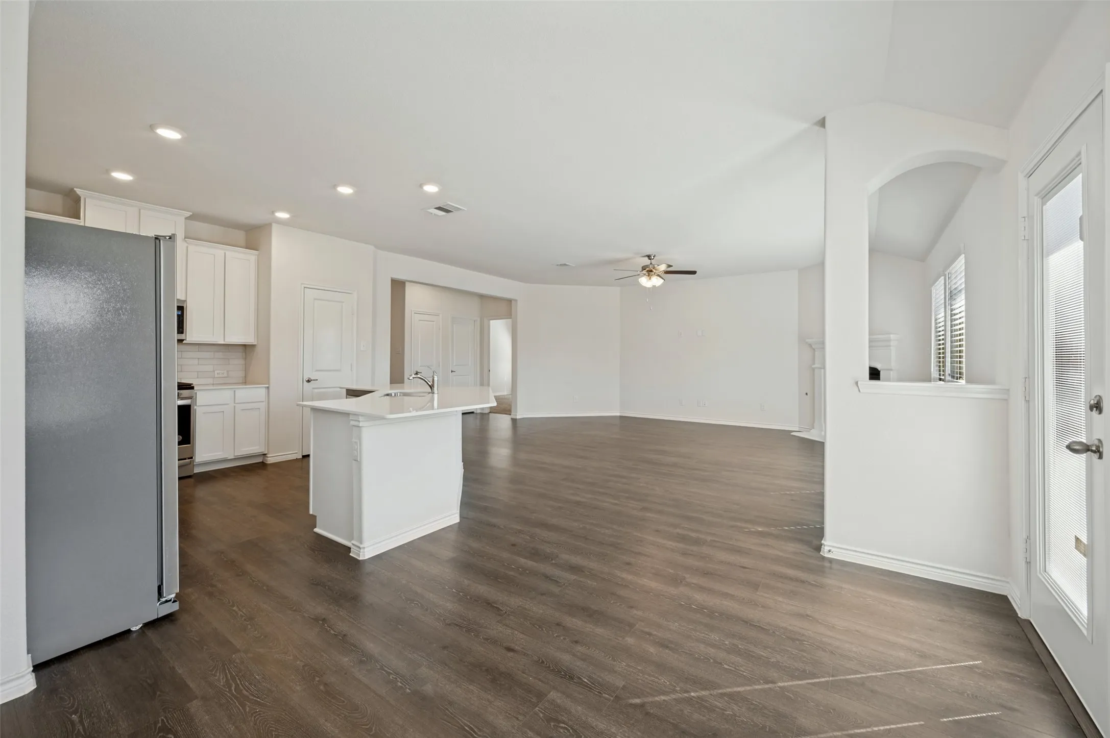 Single Family Residence For Sale in Denton County , 10516 Fountain Gate Street, Aubrey, Texas 76227, 3 Bedroom, 2 Bathroom, 2 Garage spaces, 1,703 Sqft, built in 2022, mls#21407761, Real Estate Agent in Aubrey, Homes For Sale in Denton county, Homes For Sale in Aubrey, Realtor in Aubrey Texas, Real Estate Brokerage Independent Realty Texas, Luminita Cordes Realtor
