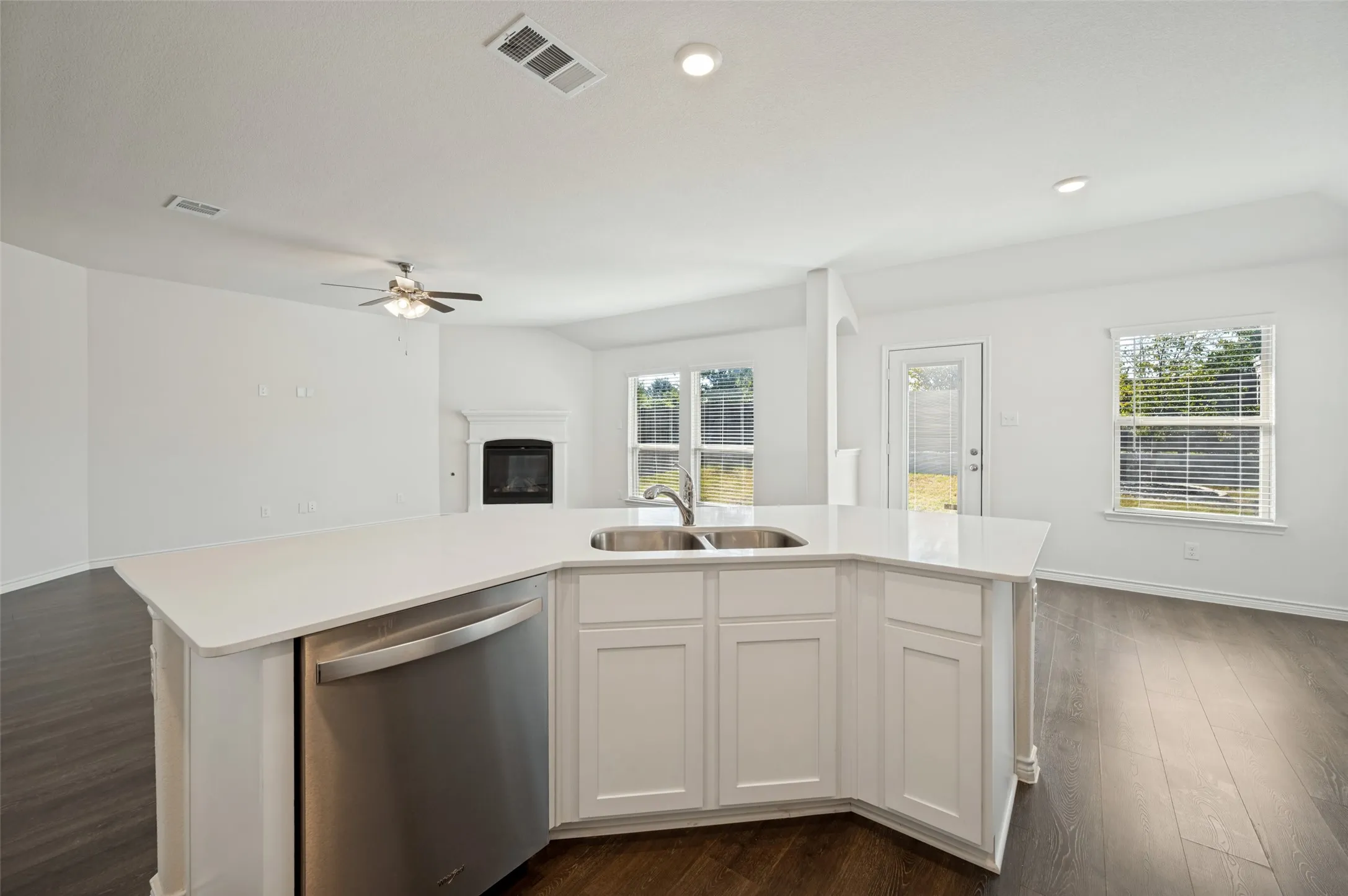 Single Family Residence For Sale in Denton County , 10516 Fountain Gate Street, Aubrey, Texas 76227, 3 Bedroom, 2 Bathroom, 2 Garage spaces, 1,703 Sqft, built in 2022, mls#21407761, Real Estate Agent in Aubrey, Homes For Sale in Denton county, Homes For Sale in Aubrey, Realtor in Aubrey Texas, Real Estate Brokerage Independent Realty Texas, Luminita Cordes Realtor