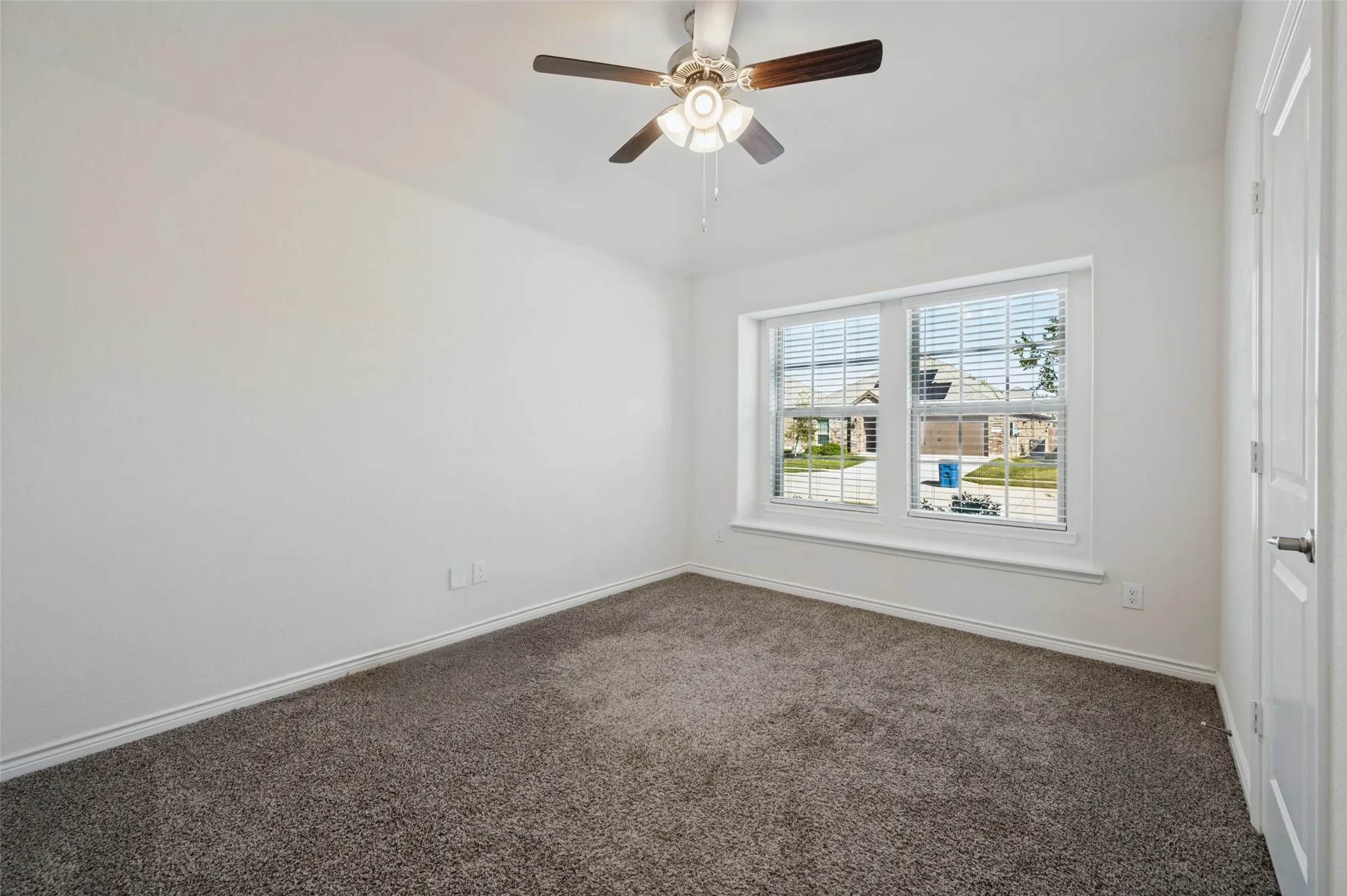 Single Family Residence For Sale in Denton County , 10516 Fountain Gate Street, Aubrey, Texas 76227, 3 Bedroom, 2 Bathroom, 2 Garage spaces, 1,703 Sqft, built in 2022, mls#21407761, Real Estate Agent in Aubrey, Homes For Sale in Denton county, Homes For Sale in Aubrey, Realtor in Aubrey Texas, Real Estate Brokerage Independent Realty Texas, Luminita Cordes Realtor