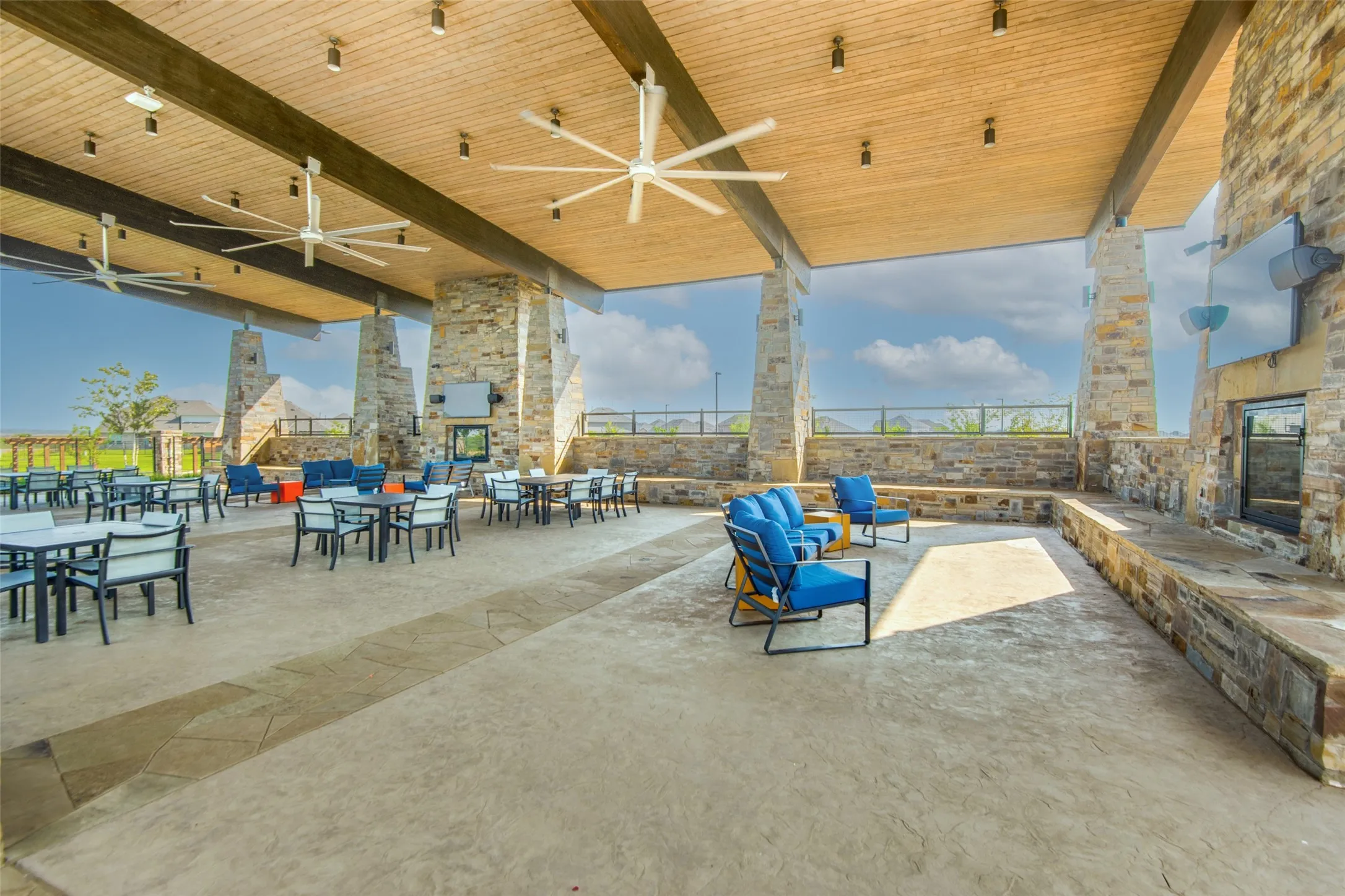 Single Family Residence For Sale in Denton County , 10516 Fountain Gate Street, Aubrey, Texas 76227, 3 Bedroom, 2 Bathroom, 2 Garage spaces, 1,703 Sqft, built in 2022, mls#21407761, Real Estate Agent in Aubrey, Homes For Sale in Denton county, Homes For Sale in Aubrey, Realtor in Aubrey Texas, Real Estate Brokerage Independent Realty Texas, Luminita Cordes Realtor
