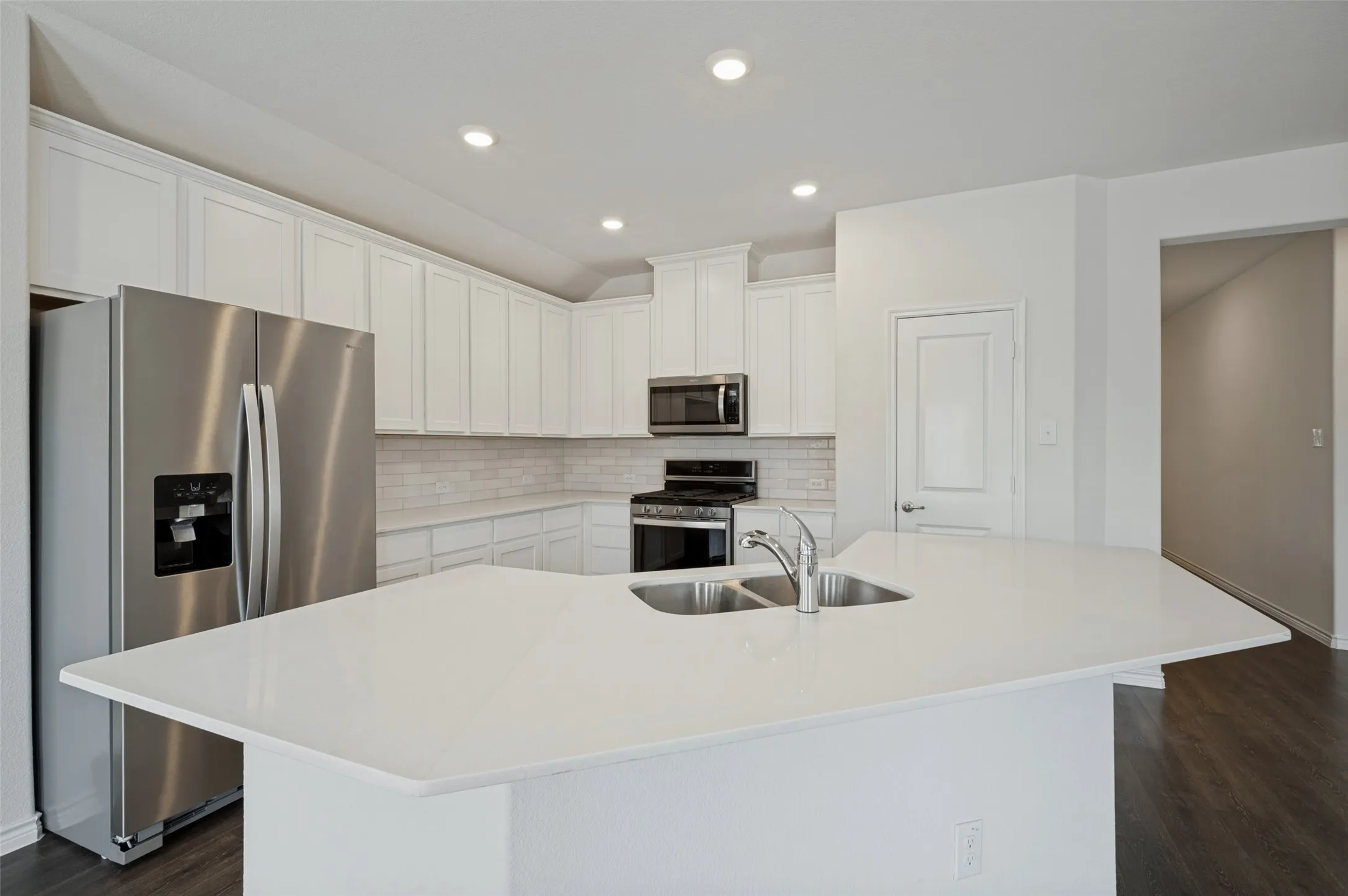 Single Family Residence For Sale in Denton County , 10516 Fountain Gate Street, Aubrey, Texas 76227, 3 Bedroom, 2 Bathroom, 2 Garage spaces, 1,703 Sqft, built in 2022, mls#21407761, Real Estate Agent in Aubrey, Homes For Sale in Denton county, Homes For Sale in Aubrey, Realtor in Aubrey Texas, Real Estate Brokerage Independent Realty Texas, Luminita Cordes Realtor