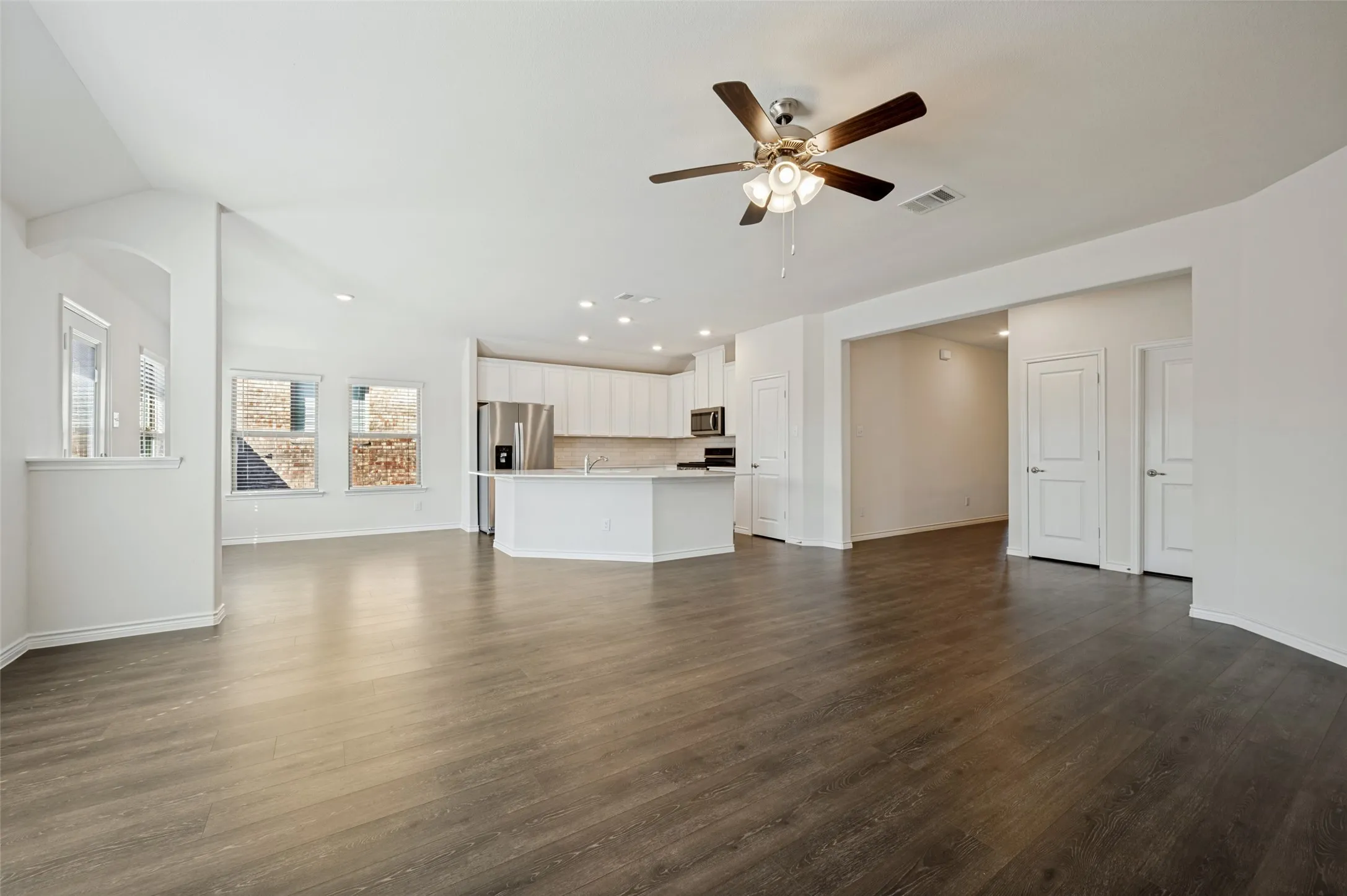 Single Family Residence For Sale in Denton County , 10516 Fountain Gate Street, Aubrey, Texas 76227, 3 Bedroom, 2 Bathroom, 2 Garage spaces, 1,703 Sqft, built in 2022, mls#21407761, Real Estate Agent in Aubrey, Homes For Sale in Denton county, Homes For Sale in Aubrey, Realtor in Aubrey Texas, Real Estate Brokerage Independent Realty Texas, Luminita Cordes Realtor