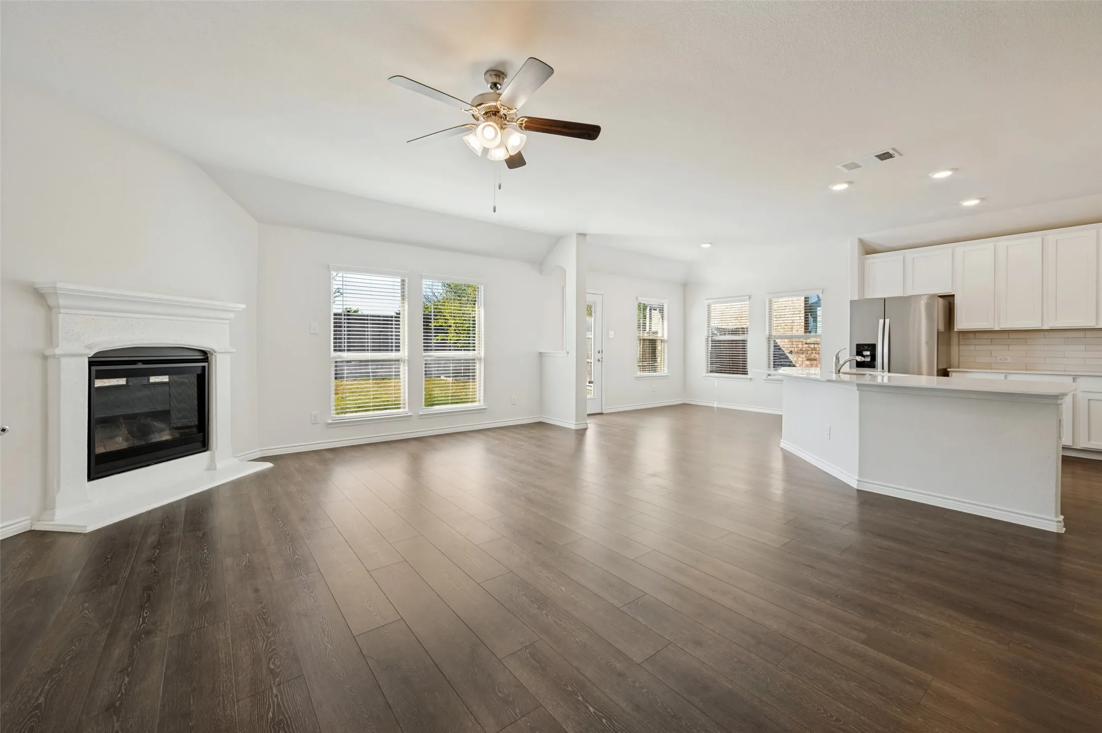 Single Family Residence For Sale in Denton County , 10516 Fountain Gate Street, Aubrey, Texas 76227, 3 Bedroom, 2 Bathroom, 2 Garage spaces, 1,703 Sqft, built in 2022, mls#21407761, Real Estate Agent in Aubrey, Homes For Sale in Denton county, Homes For Sale in Aubrey, Realtor in Aubrey Texas, Real Estate Brokerage Independent Realty Texas, Luminita Cordes Realtor