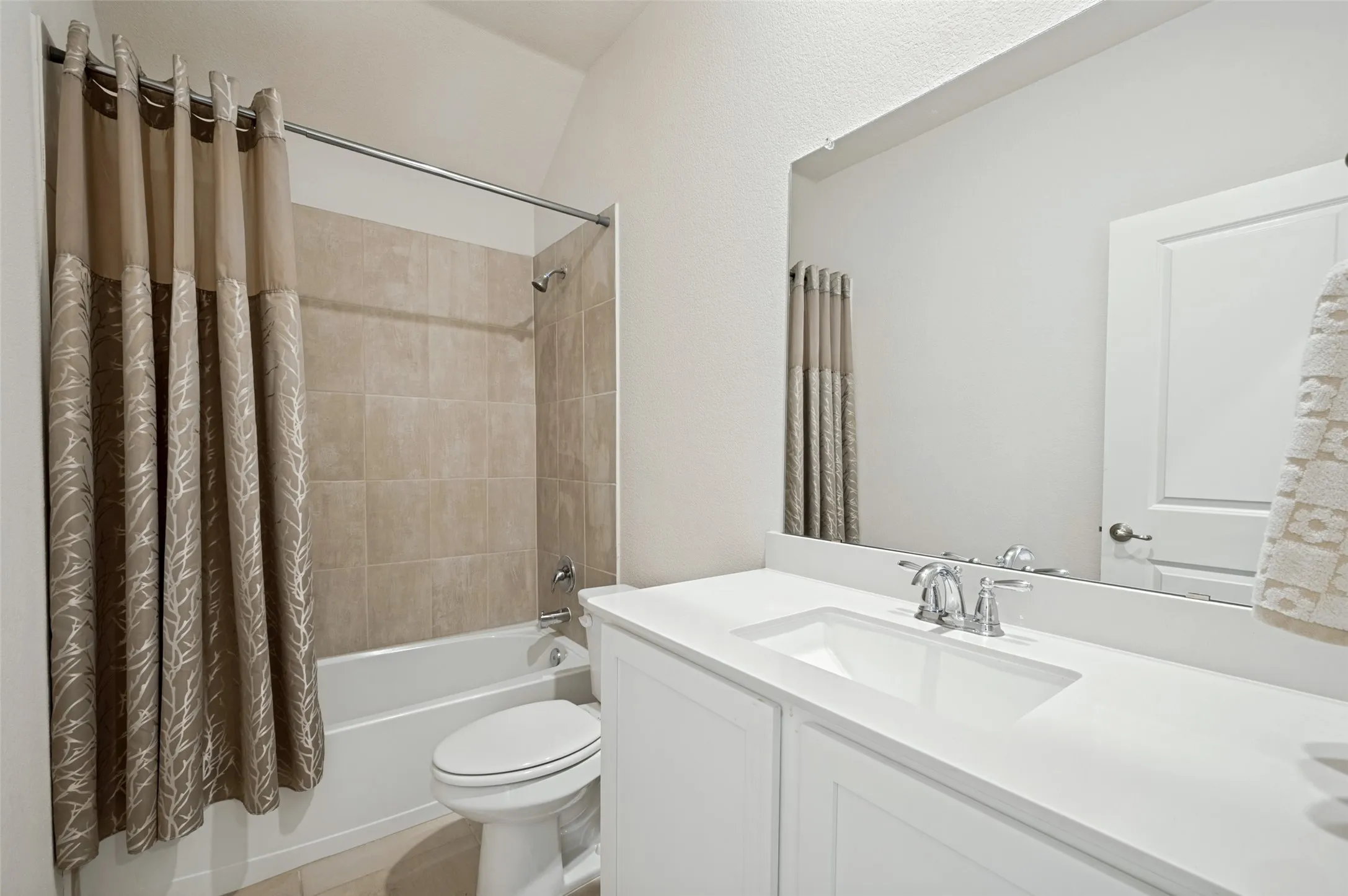 Single Family Residence For Sale in Denton County , 10516 Fountain Gate Street, Aubrey, Texas 76227, 3 Bedroom, 2 Bathroom, 2 Garage spaces, 1,703 Sqft, built in 2022, mls#21407761, Real Estate Agent in Aubrey, Homes For Sale in Denton county, Homes For Sale in Aubrey, Realtor in Aubrey Texas, Real Estate Brokerage Independent Realty Texas, Luminita Cordes Realtor