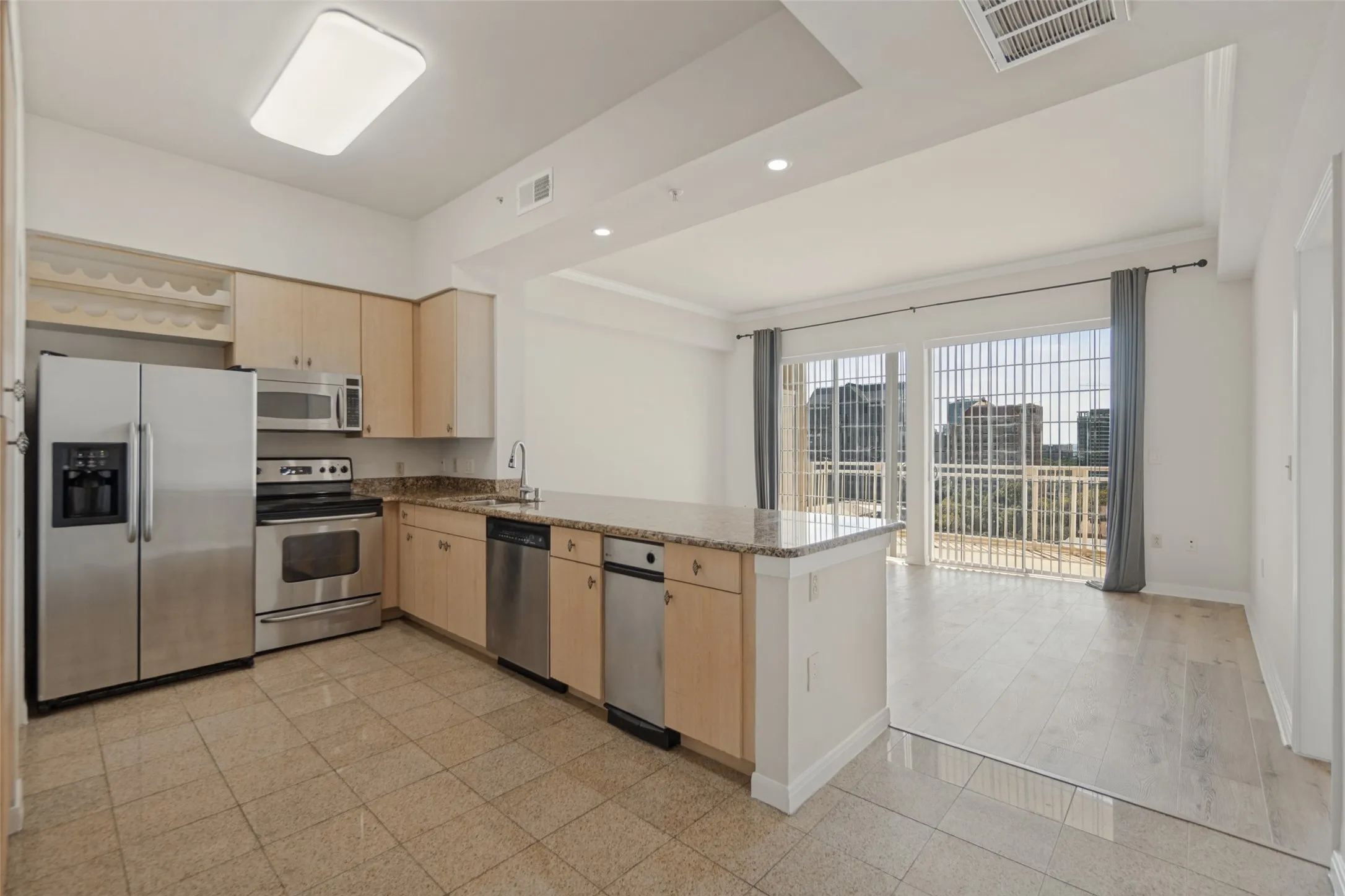 Condominium For Sale in Dallas County , 3225 Turtle Creek Boulevard 1012, Dallas, Texas 75219, 1 Bedroom, 1 Bathroom, 2 Garage spaces, 832 Sqft, built in 1998, mls#21406519, Real Estate Agent in Dallas, Homes For Sale in Dallas county, Homes For Sale in Dallas, Realtor in Dallas Texas, Real Estate Brokerage Independent Realty Texas, Luminita Cordes Realtor