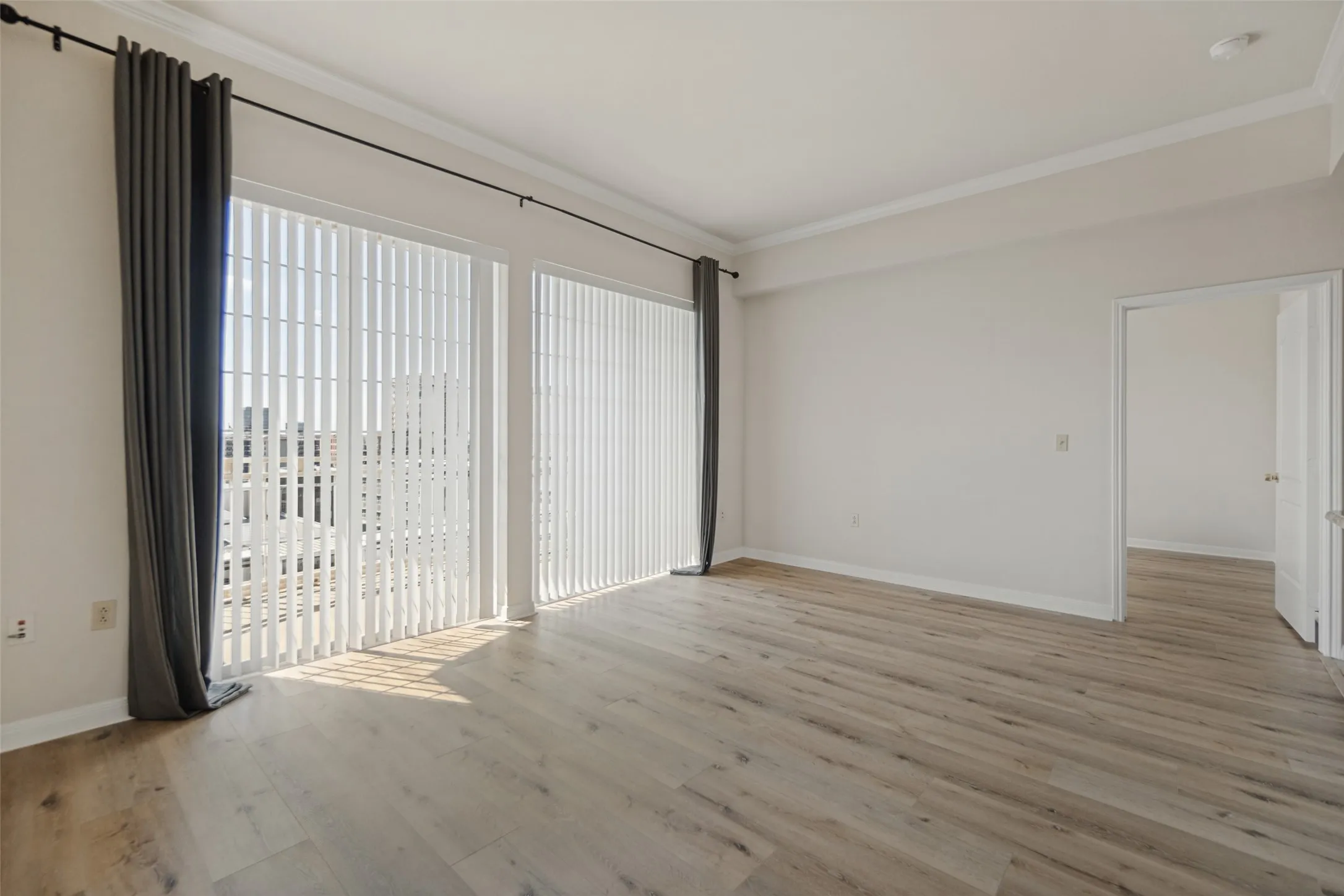 Condominium For Sale in Dallas County , 3225 Turtle Creek Boulevard 1012, Dallas, Texas 75219, 1 Bedroom, 1 Bathroom, 2 Garage spaces, 832 Sqft, built in 1998, mls#21406519, Real Estate Agent in Dallas, Homes For Sale in Dallas county, Homes For Sale in Dallas, Realtor in Dallas Texas, Real Estate Brokerage Independent Realty Texas, Luminita Cordes Realtor