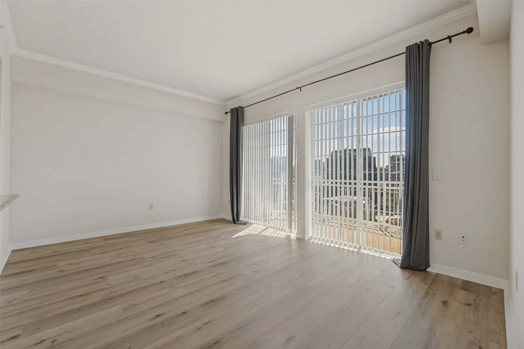 Condominium For Sale in Dallas County , 3225 Turtle Creek Boulevard 1012, Dallas, Texas 75219, 1 Bedroom, 1 Bathroom, 2 Garage spaces, 832 Sqft, built in 1998, mls#21406519, Real Estate Agent in Dallas, Homes For Sale in Dallas county, Homes For Sale in Dallas, Realtor in Dallas Texas, Real Estate Brokerage Independent Realty Texas, Luminita Cordes Realtor