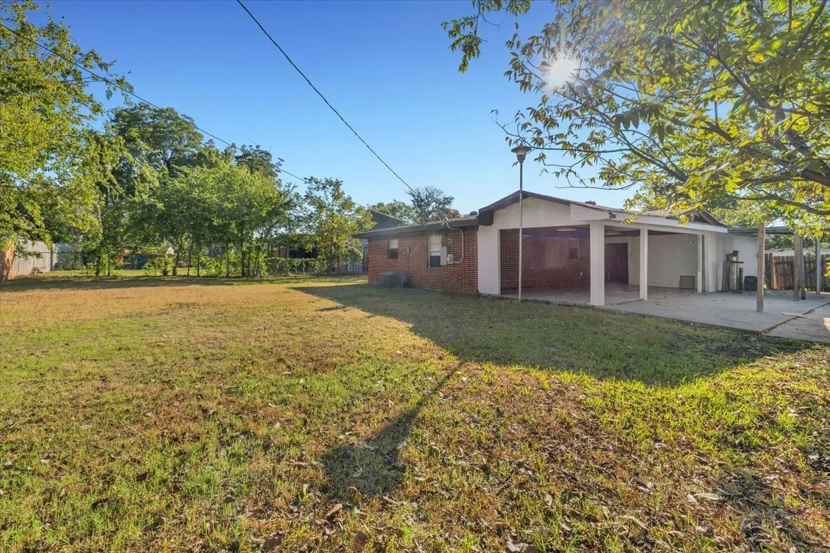 Single Family Residence For Sale in Dallas County , 13521 Flagstone Lane, Dallas, Texas 75240, 4 Bedroom, 2 Bathroom, Garage spaces, 1,742 Sqft, built in 1957, mls#21408225, Real Estate Agent in Dallas, Homes For Sale in Dallas county, Homes For Sale in Dallas, Realtor in Dallas Texas, Real Estate Brokerage Independent Realty Texas, Luminita Cordes Realtor