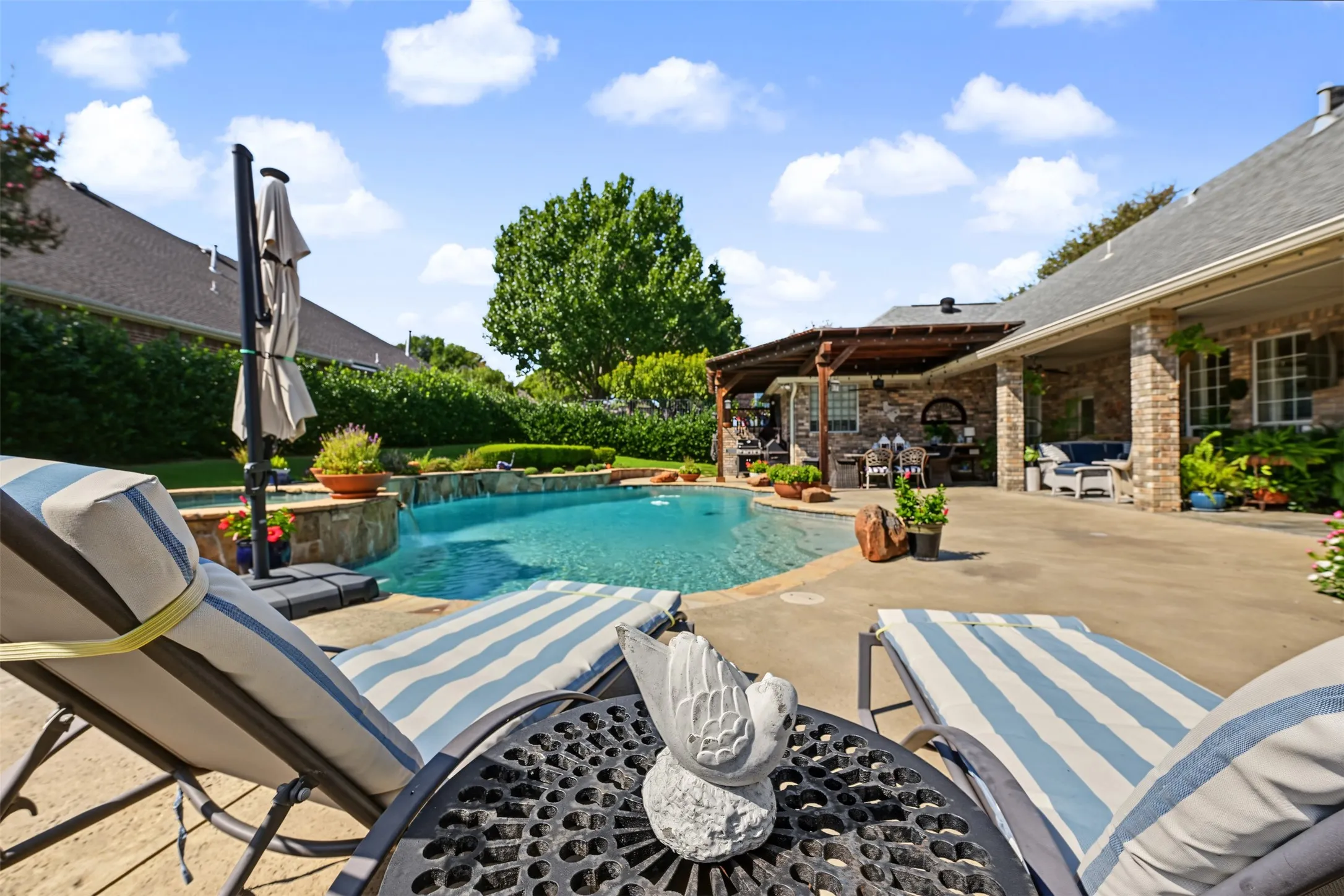 Single Family Residence For Sale in Tarrant County , 8955 Leslie Court, Benbrook, Texas 76126, 3 Bedroom, 2 Bathroom, 2 Garage spaces, 2,768 Sqft, built in 2000, mls#21404884, Real Estate Agent in Benbrook, Homes For Sale in Tarrant county, Homes For Sale in Benbrook, Realtor in Benbrook Texas, Real Estate Brokerage Independent Realty Texas, Luminita Cordes Realtor