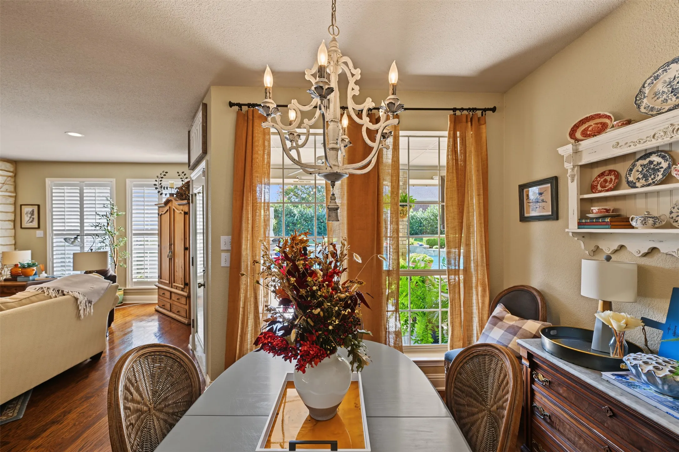 Single Family Residence For Sale in Tarrant County , 8955 Leslie Court, Benbrook, Texas 76126, 3 Bedroom, 2 Bathroom, 2 Garage spaces, 2,768 Sqft, built in 2000, mls#21404884, Real Estate Agent in Benbrook, Homes For Sale in Tarrant county, Homes For Sale in Benbrook, Realtor in Benbrook Texas, Real Estate Brokerage Independent Realty Texas, Luminita Cordes Realtor