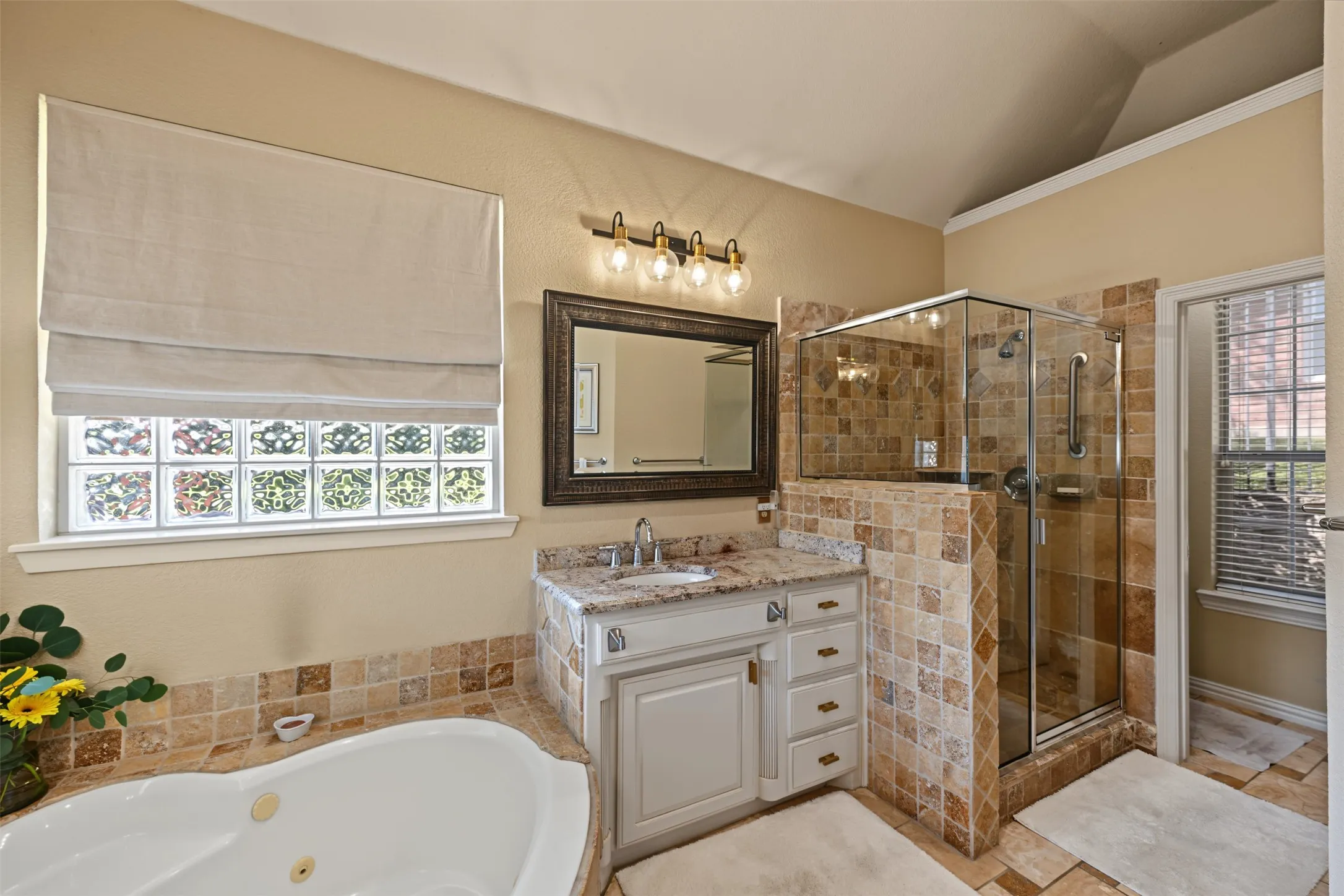 Single Family Residence For Sale in Tarrant County , 8955 Leslie Court, Benbrook, Texas 76126, 3 Bedroom, 2 Bathroom, 2 Garage spaces, 2,768 Sqft, built in 2000, mls#21404884, Real Estate Agent in Benbrook, Homes For Sale in Tarrant county, Homes For Sale in Benbrook, Realtor in Benbrook Texas, Real Estate Brokerage Independent Realty Texas, Luminita Cordes Realtor