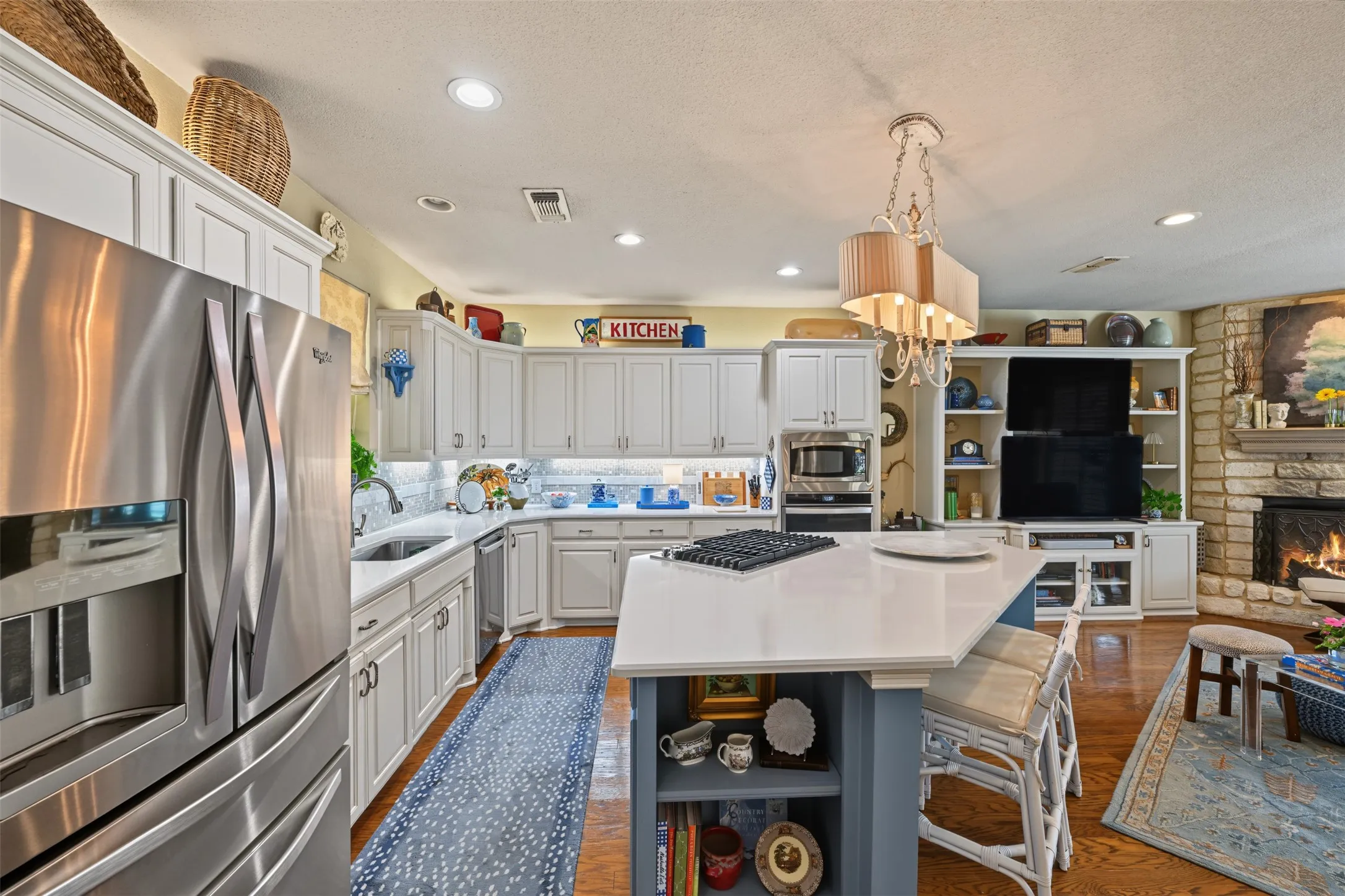 Single Family Residence For Sale in Tarrant County , 8955 Leslie Court, Benbrook, Texas 76126, 3 Bedroom, 2 Bathroom, 2 Garage spaces, 2,768 Sqft, built in 2000, mls#21404884, Real Estate Agent in Benbrook, Homes For Sale in Tarrant county, Homes For Sale in Benbrook, Realtor in Benbrook Texas, Real Estate Brokerage Independent Realty Texas, Luminita Cordes Realtor