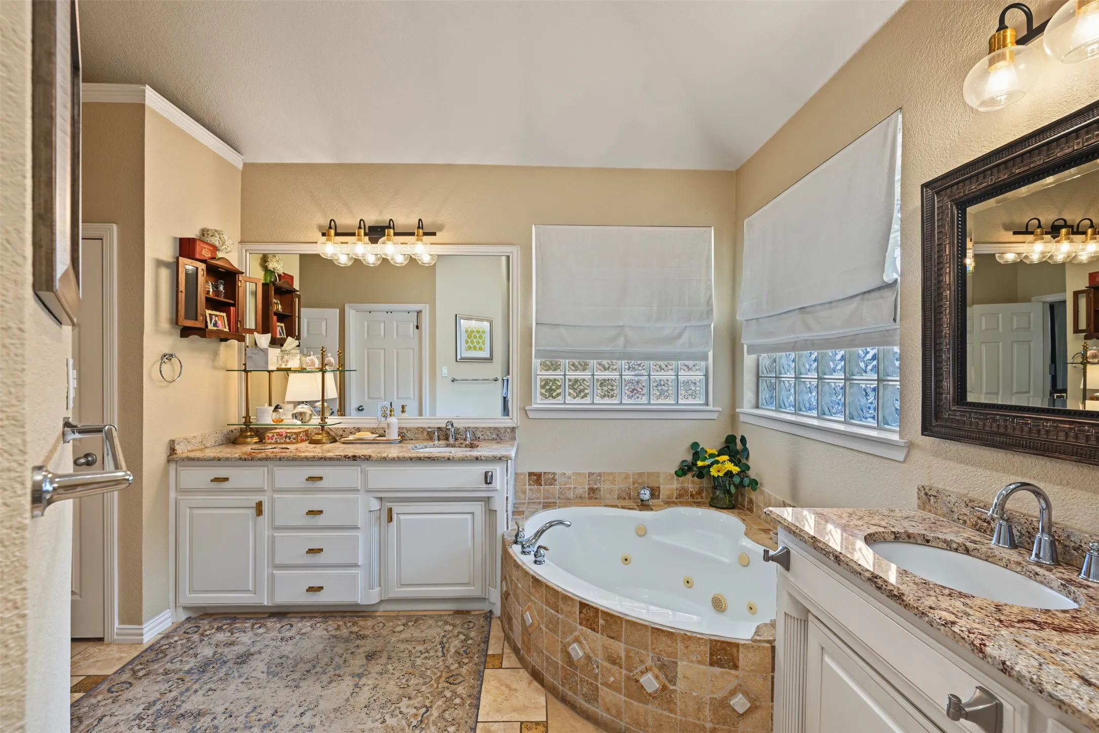 Single Family Residence For Sale in Tarrant County , 8955 Leslie Court, Benbrook, Texas 76126, 3 Bedroom, 2 Bathroom, 2 Garage spaces, 2,768 Sqft, built in 2000, mls#21404884, Real Estate Agent in Benbrook, Homes For Sale in Tarrant county, Homes For Sale in Benbrook, Realtor in Benbrook Texas, Real Estate Brokerage Independent Realty Texas, Luminita Cordes Realtor