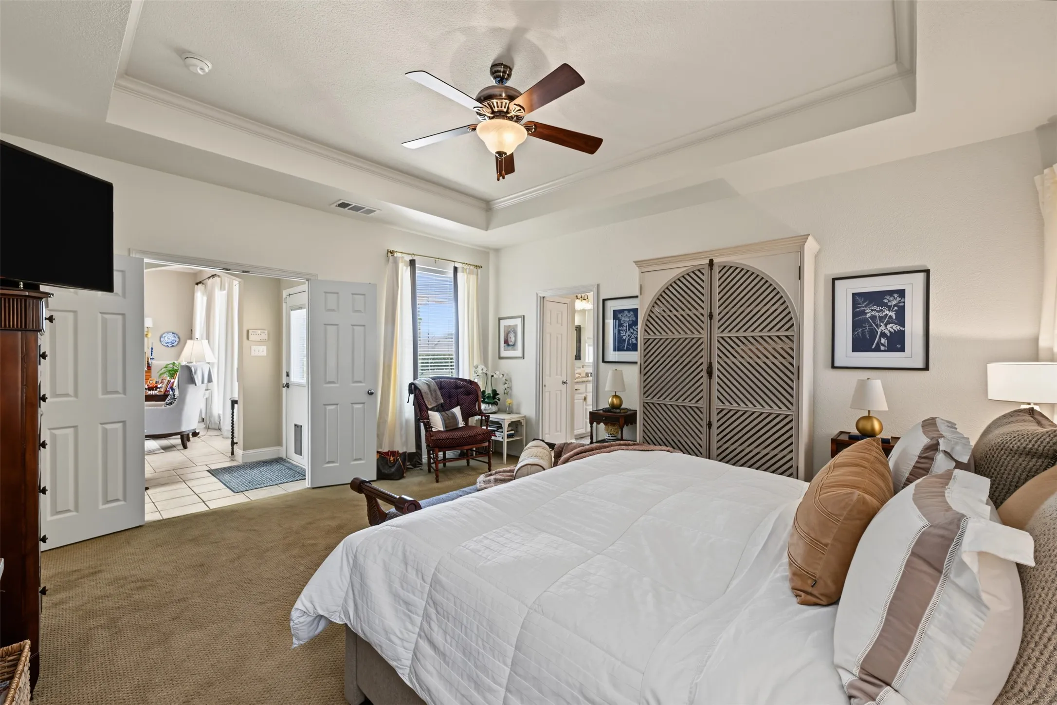 Single Family Residence For Sale in Tarrant County , 8955 Leslie Court, Benbrook, Texas 76126, 3 Bedroom, 2 Bathroom, 2 Garage spaces, 2,768 Sqft, built in 2000, mls#21404884, Real Estate Agent in Benbrook, Homes For Sale in Tarrant county, Homes For Sale in Benbrook, Realtor in Benbrook Texas, Real Estate Brokerage Independent Realty Texas, Luminita Cordes Realtor