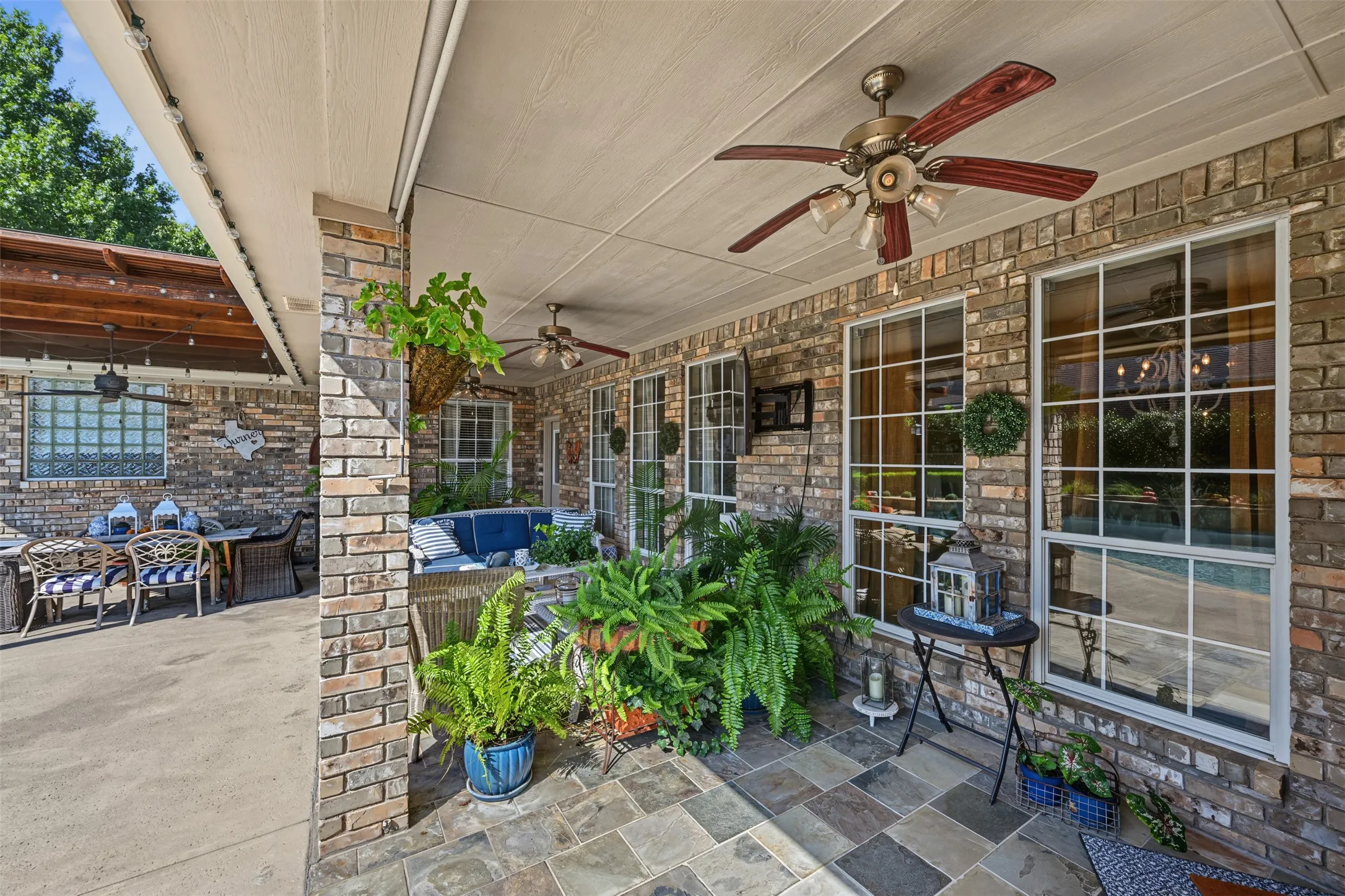 Single Family Residence For Sale in Tarrant County , 8955 Leslie Court, Benbrook, Texas 76126, 3 Bedroom, 2 Bathroom, 2 Garage spaces, 2,768 Sqft, built in 2000, mls#21404884, Real Estate Agent in Benbrook, Homes For Sale in Tarrant county, Homes For Sale in Benbrook, Realtor in Benbrook Texas, Real Estate Brokerage Independent Realty Texas, Luminita Cordes Realtor