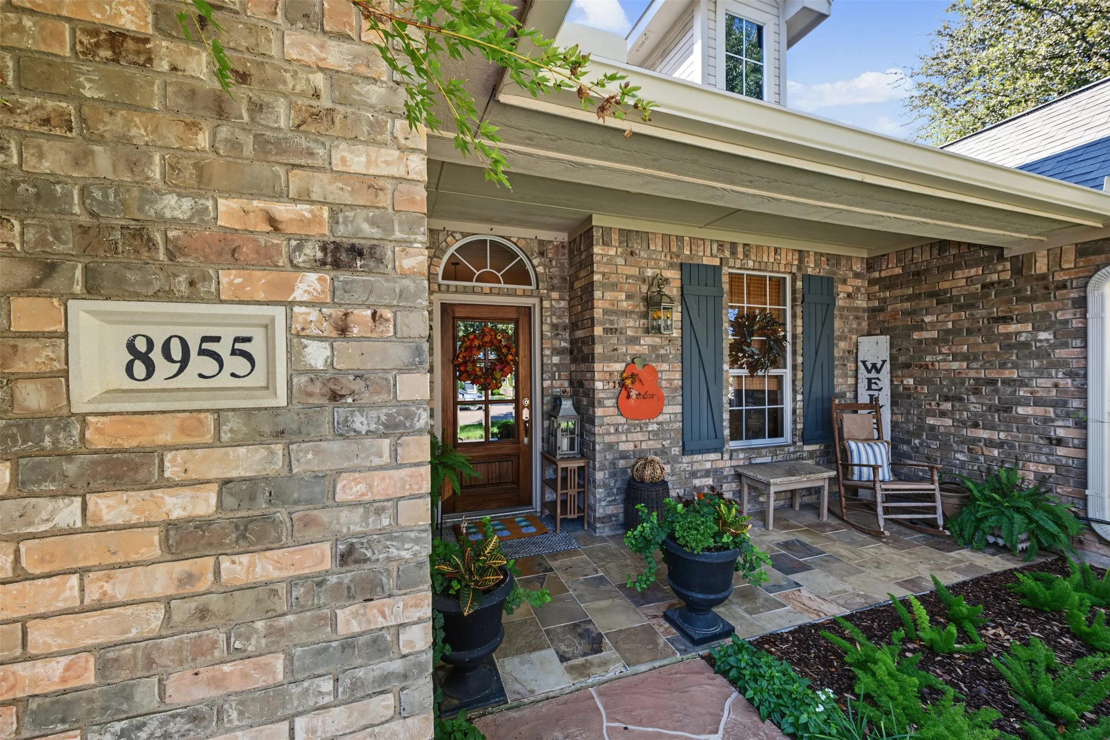 Single Family Residence For Sale in Tarrant County , 8955 Leslie Court, Benbrook, Texas 76126, 3 Bedroom, 2 Bathroom, 2 Garage spaces, 2,768 Sqft, built in 2000, mls#21404884, Real Estate Agent in Benbrook, Homes For Sale in Tarrant county, Homes For Sale in Benbrook, Realtor in Benbrook Texas, Real Estate Brokerage Independent Realty Texas, Luminita Cordes Realtor