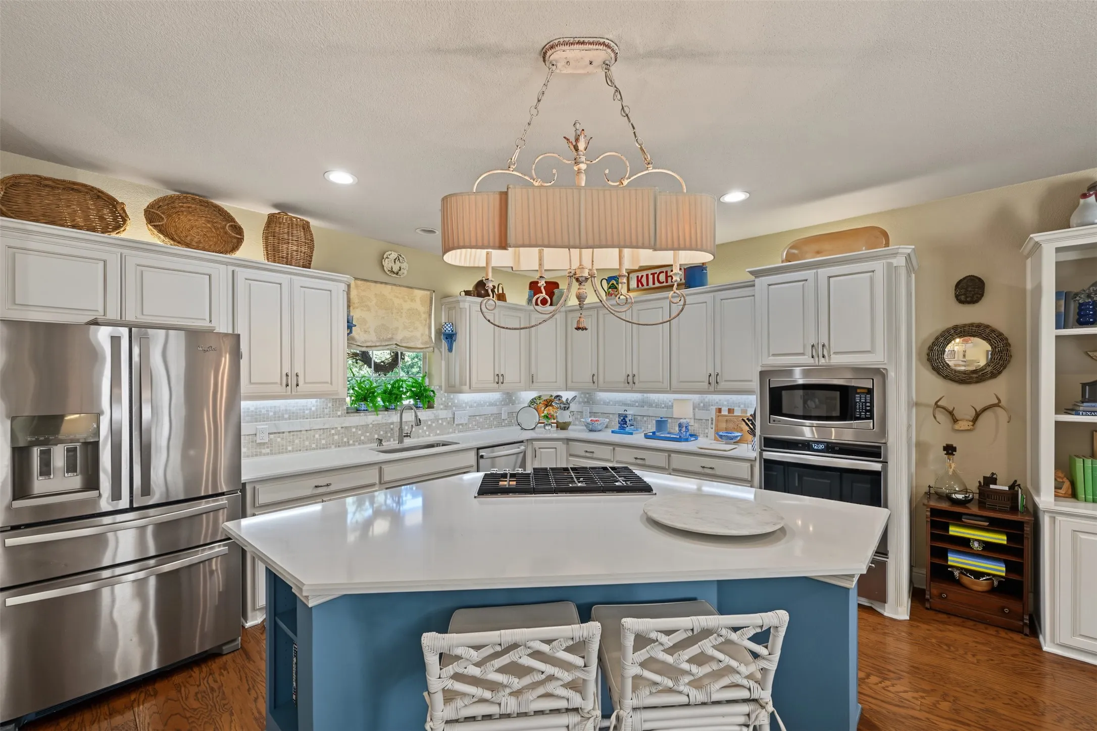 Single Family Residence For Sale in Tarrant County , 8955 Leslie Court, Benbrook, Texas 76126, 3 Bedroom, 2 Bathroom, 2 Garage spaces, 2,768 Sqft, built in 2000, mls#21404884, Real Estate Agent in Benbrook, Homes For Sale in Tarrant county, Homes For Sale in Benbrook, Realtor in Benbrook Texas, Real Estate Brokerage Independent Realty Texas, Luminita Cordes Realtor