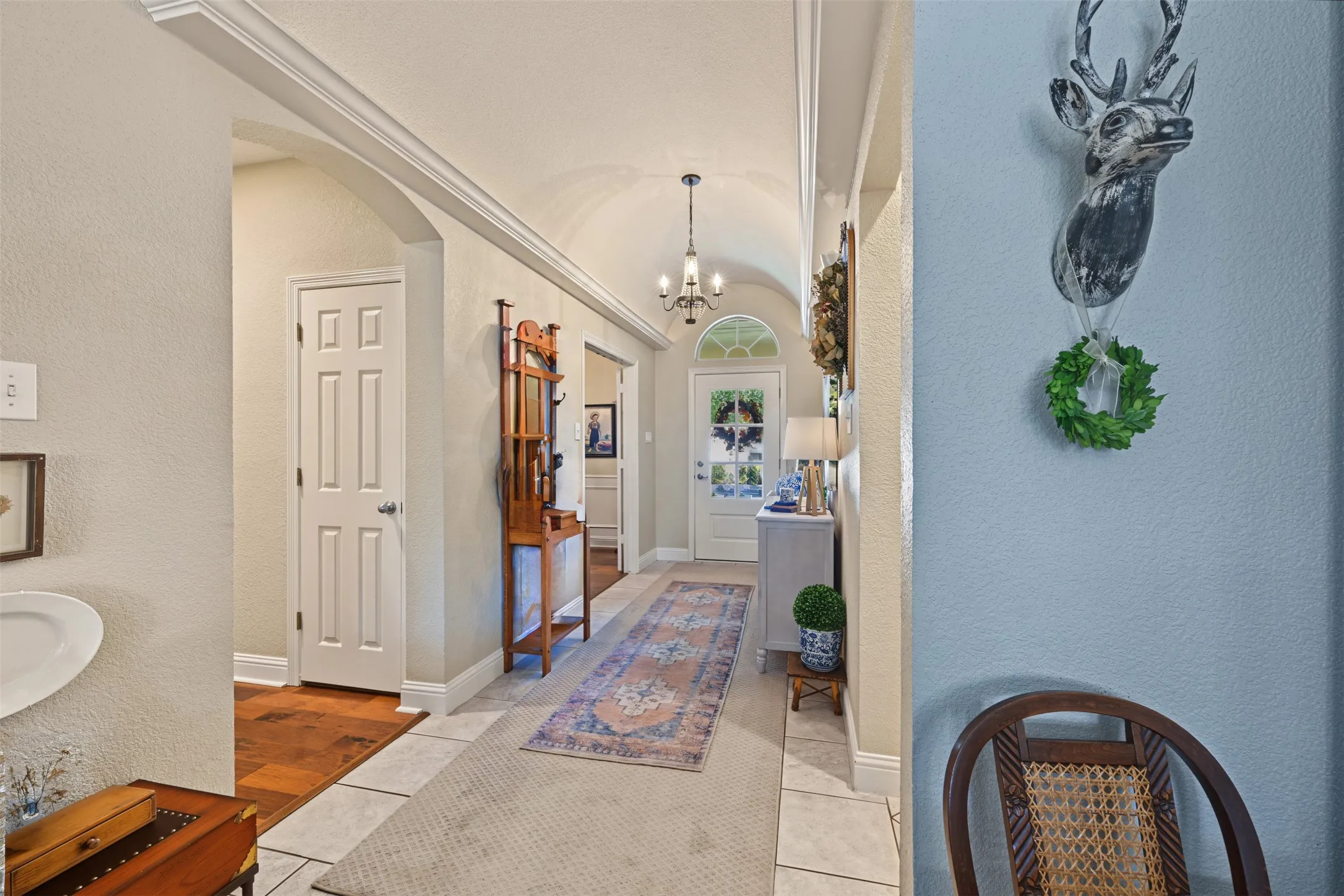 Single Family Residence For Sale in Tarrant County , 8955 Leslie Court, Benbrook, Texas 76126, 3 Bedroom, 2 Bathroom, 2 Garage spaces, 2,768 Sqft, built in 2000, mls#21404884, Real Estate Agent in Benbrook, Homes For Sale in Tarrant county, Homes For Sale in Benbrook, Realtor in Benbrook Texas, Real Estate Brokerage Independent Realty Texas, Luminita Cordes Realtor