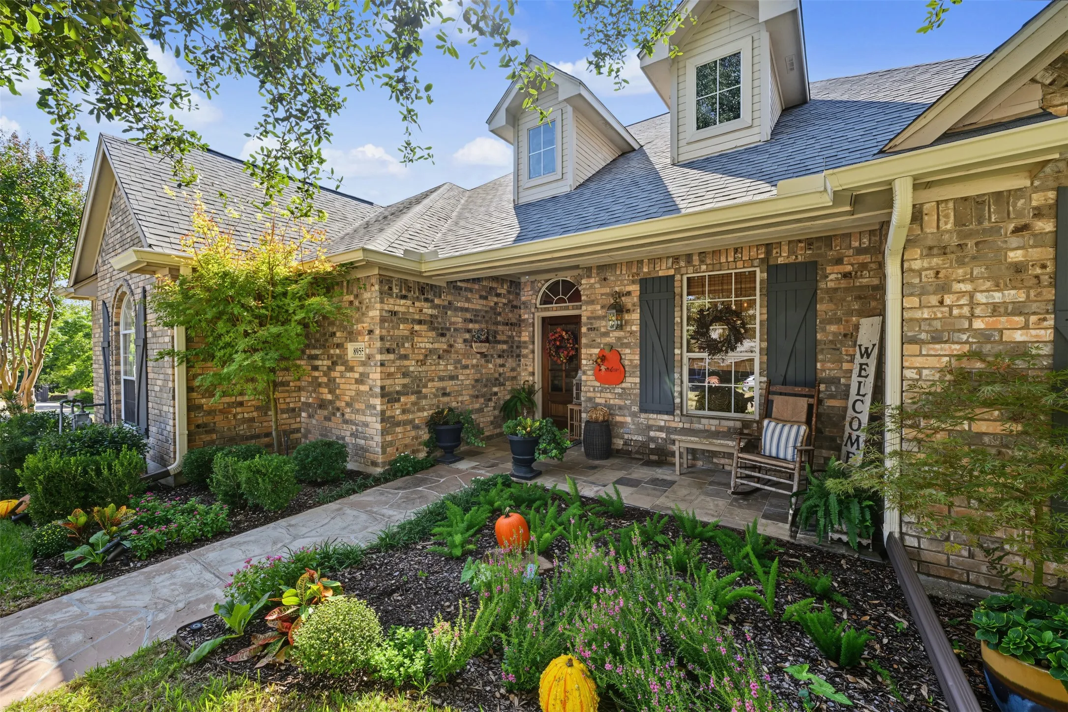 Single Family Residence For Sale in Tarrant County , 8955 Leslie Court, Benbrook, Texas 76126, 3 Bedroom, 2 Bathroom, 2 Garage spaces, 2,768 Sqft, built in 2000, mls#21404884, Real Estate Agent in Benbrook, Homes For Sale in Tarrant county, Homes For Sale in Benbrook, Realtor in Benbrook Texas, Real Estate Brokerage Independent Realty Texas, Luminita Cordes Realtor
