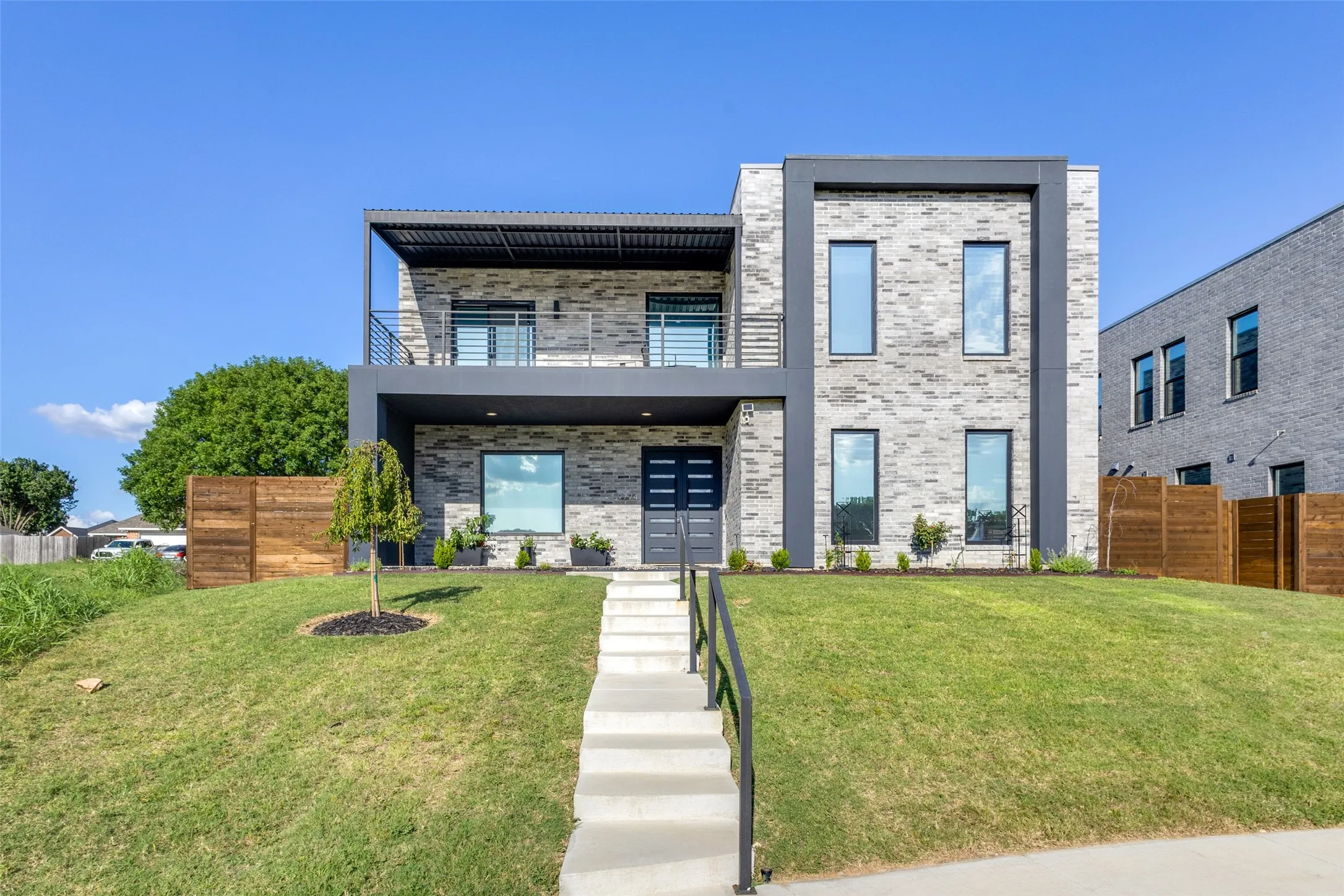 Single Family Residence For Sale in Collin County , 9774 Sunset Drive, Frisco, Texas 75033, 4 Bedroom, 4 Bathroom, 2 Garage spaces, 3,268 Sqft, built in 2021, mls#21408079, Real Estate Agent in Frisco, Homes For Sale in Collin county, Homes For Sale in Frisco, Realtor in Frisco Texas, Real Estate Brokerage Independent Realty Texas, Luminita Cordes Realtor