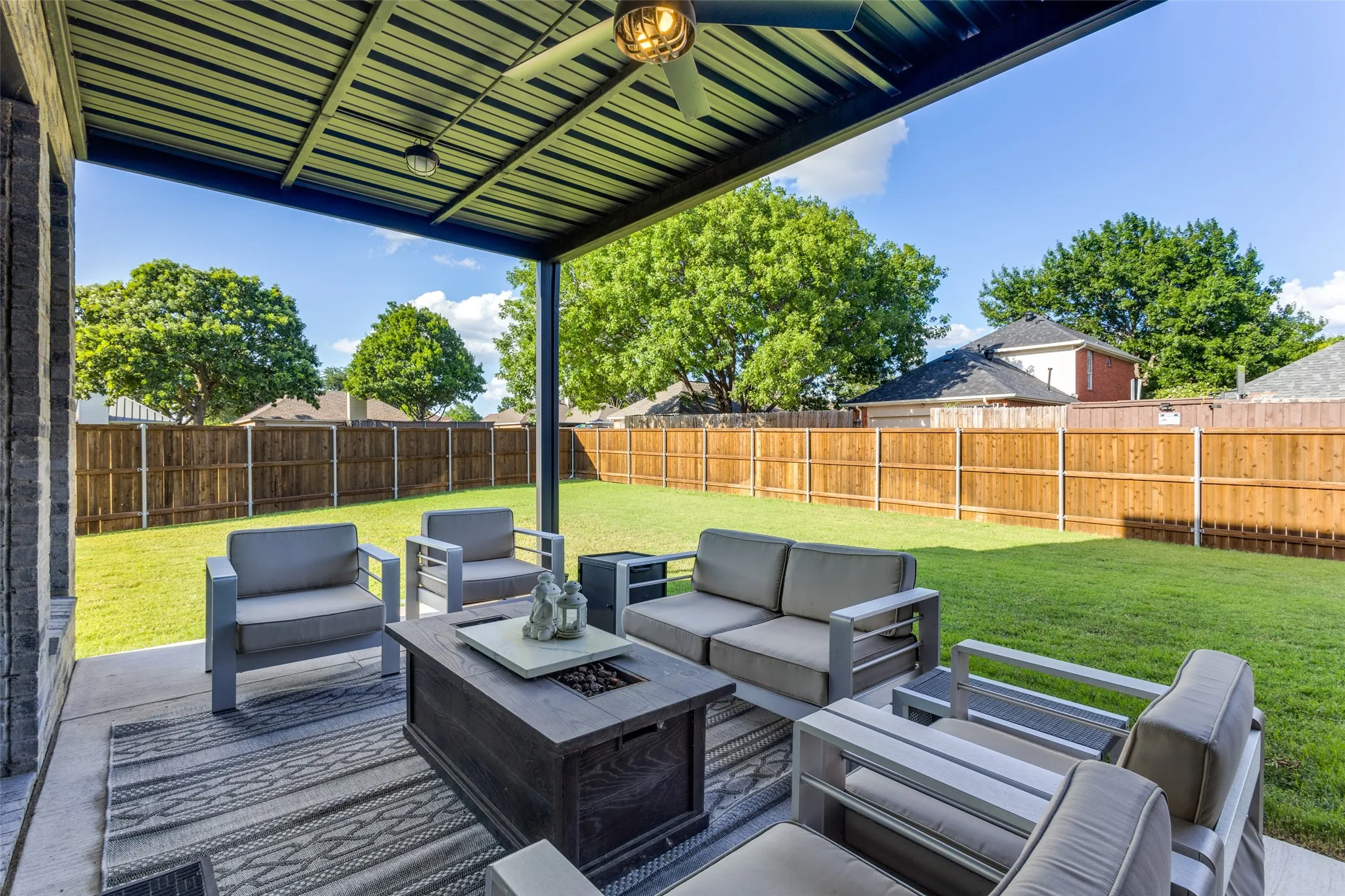 Single Family Residence For Sale in Collin County , 9774 Sunset Drive, Frisco, Texas 75033, 4 Bedroom, 4 Bathroom, 2 Garage spaces, 3,268 Sqft, built in 2021, mls#21408079, Real Estate Agent in Frisco, Homes For Sale in Collin county, Homes For Sale in Frisco, Realtor in Frisco Texas, Real Estate Brokerage Independent Realty Texas, Luminita Cordes Realtor