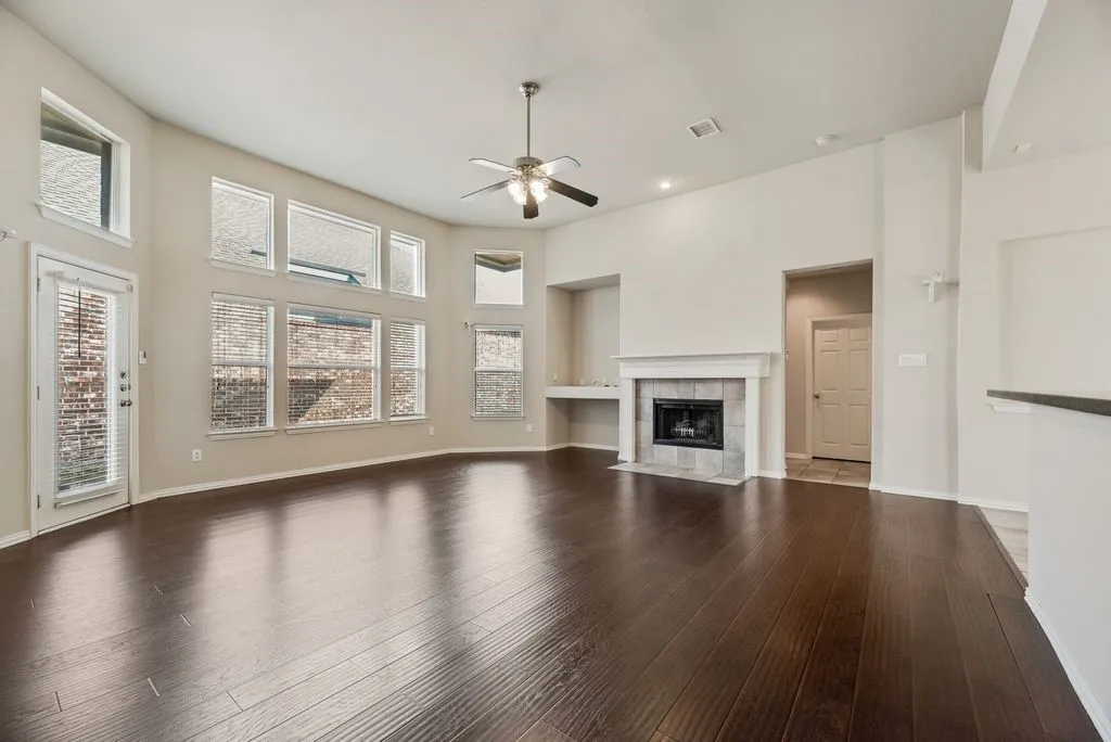 Single Family Residence For Rent in Denton County , 5544 Hidden Creek Lane, Frisco, Texas 75036, 3 Bedroom, 2 Bathroom, 2 Garage spaces, 2,103 Sqft, built in 2002, mls#21408226, Real Estate Agent in Frisco, Homes For Rent in Denton county, Homes For Rent in Frisco, Realtor in Frisco Texas, Real Estate Brokerage Independent Realty Texas, Luminita Cordes Realtor