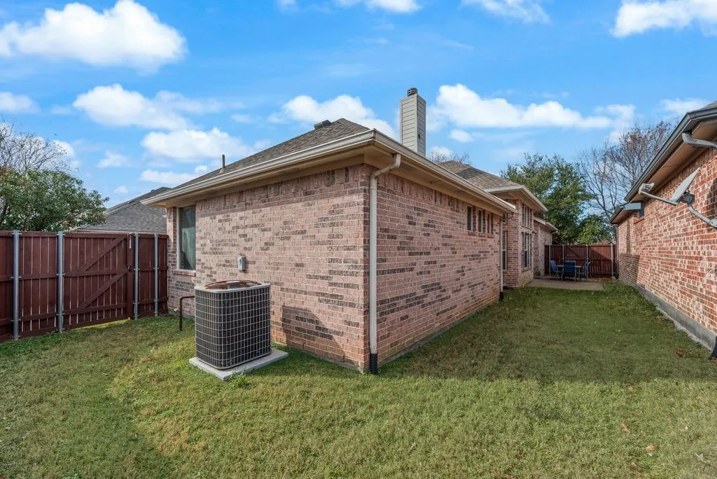 Single Family Residence For Rent in Denton County , 5544 Hidden Creek Lane, Frisco, Texas 75036, 3 Bedroom, 2 Bathroom, 2 Garage spaces, 2,103 Sqft, built in 2002, mls#21408226, Real Estate Agent in Frisco, Homes For Rent in Denton county, Homes For Rent in Frisco, Realtor in Frisco Texas, Real Estate Brokerage Independent Realty Texas, Luminita Cordes Realtor