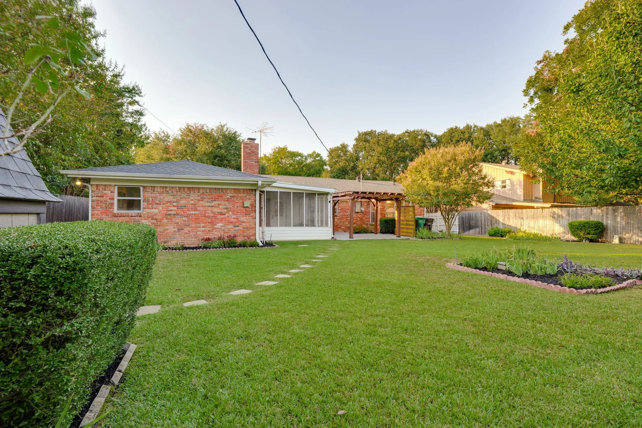 Single Family Residence For Sale in Tarrant County , 6305 Whitman Avenue, Fort Worth, Texas 76133, 3 Bedroom, 2 Bathroom, 1 Garage spaces, 1,803 Sqft, built in 1967, mls#21406230, Real Estate Agent in Fort Worth, Homes For Sale in Tarrant county, Homes For Sale in Fort Worth, Realtor in Fort Worth Texas, Real Estate Brokerage Independent Realty Texas, Luminita Cordes Realtor
