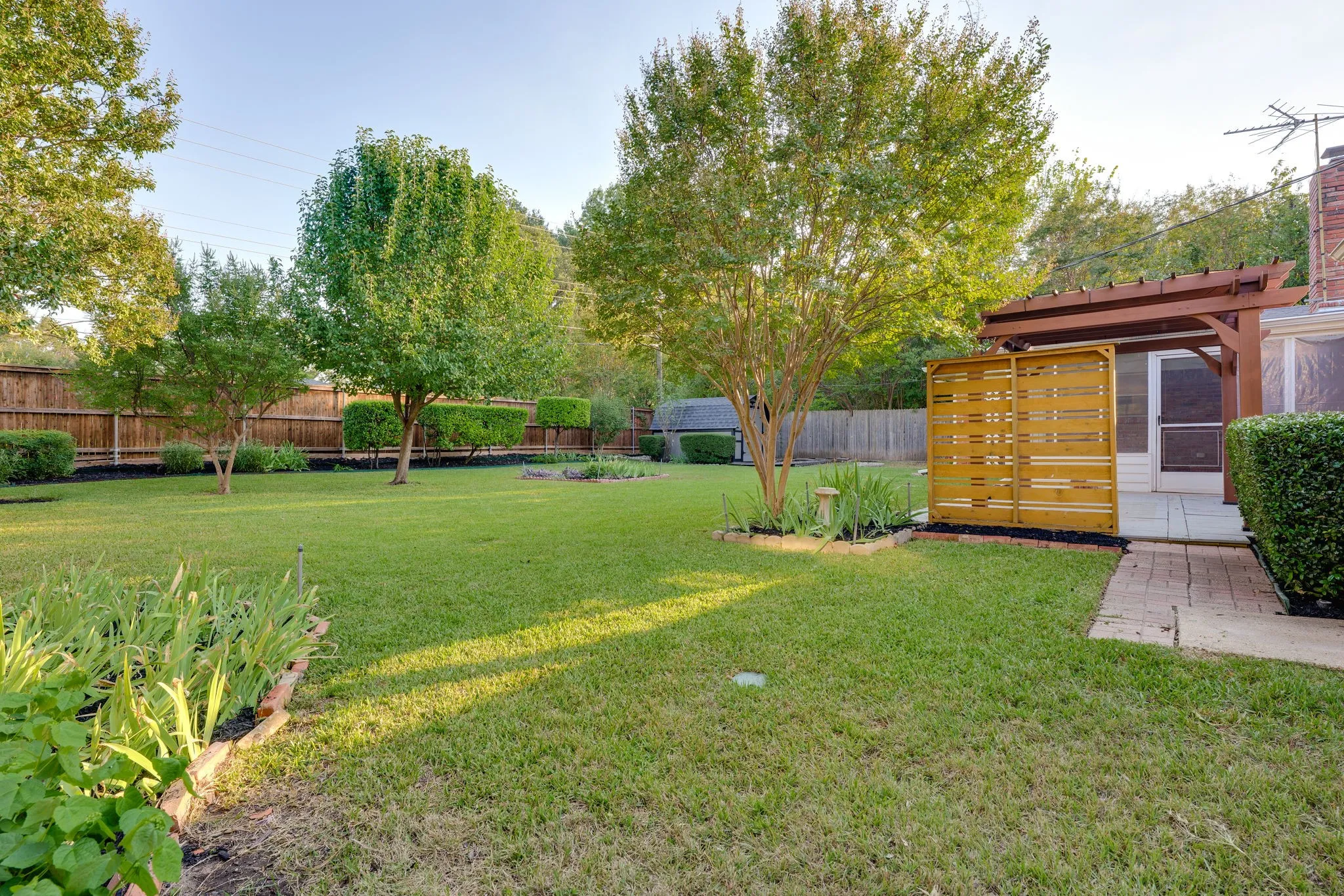 Single Family Residence For Sale in Tarrant County , 6305 Whitman Avenue, Fort Worth, Texas 76133, 3 Bedroom, 2 Bathroom, 1 Garage spaces, 1,803 Sqft, built in 1967, mls#21406230, Real Estate Agent in Fort Worth, Homes For Sale in Tarrant county, Homes For Sale in Fort Worth, Realtor in Fort Worth Texas, Real Estate Brokerage Independent Realty Texas, Luminita Cordes Realtor