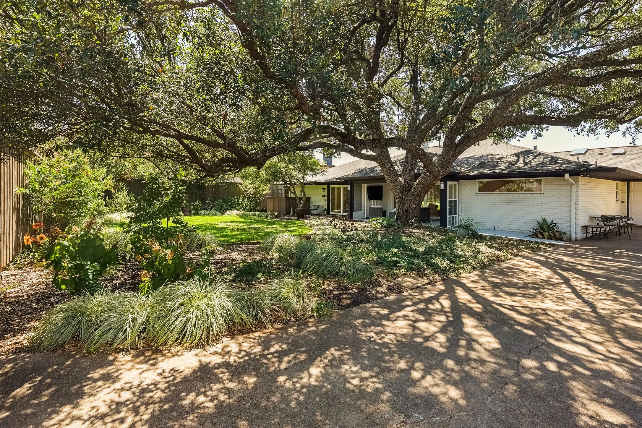Single Family Residence For Sale in Dallas County , 7117 Mimosa Lane, Dallas, Texas 75230, 4 Bedroom, 4 Bathroom, 2 Garage spaces, 3,132 Sqft, built in 1964, mls#21408267, Real Estate Agent in Dallas, Homes For Sale in Dallas county, Homes For Sale in Dallas, Realtor in Dallas Texas, Real Estate Brokerage Independent Realty Texas, Luminita Cordes Realtor