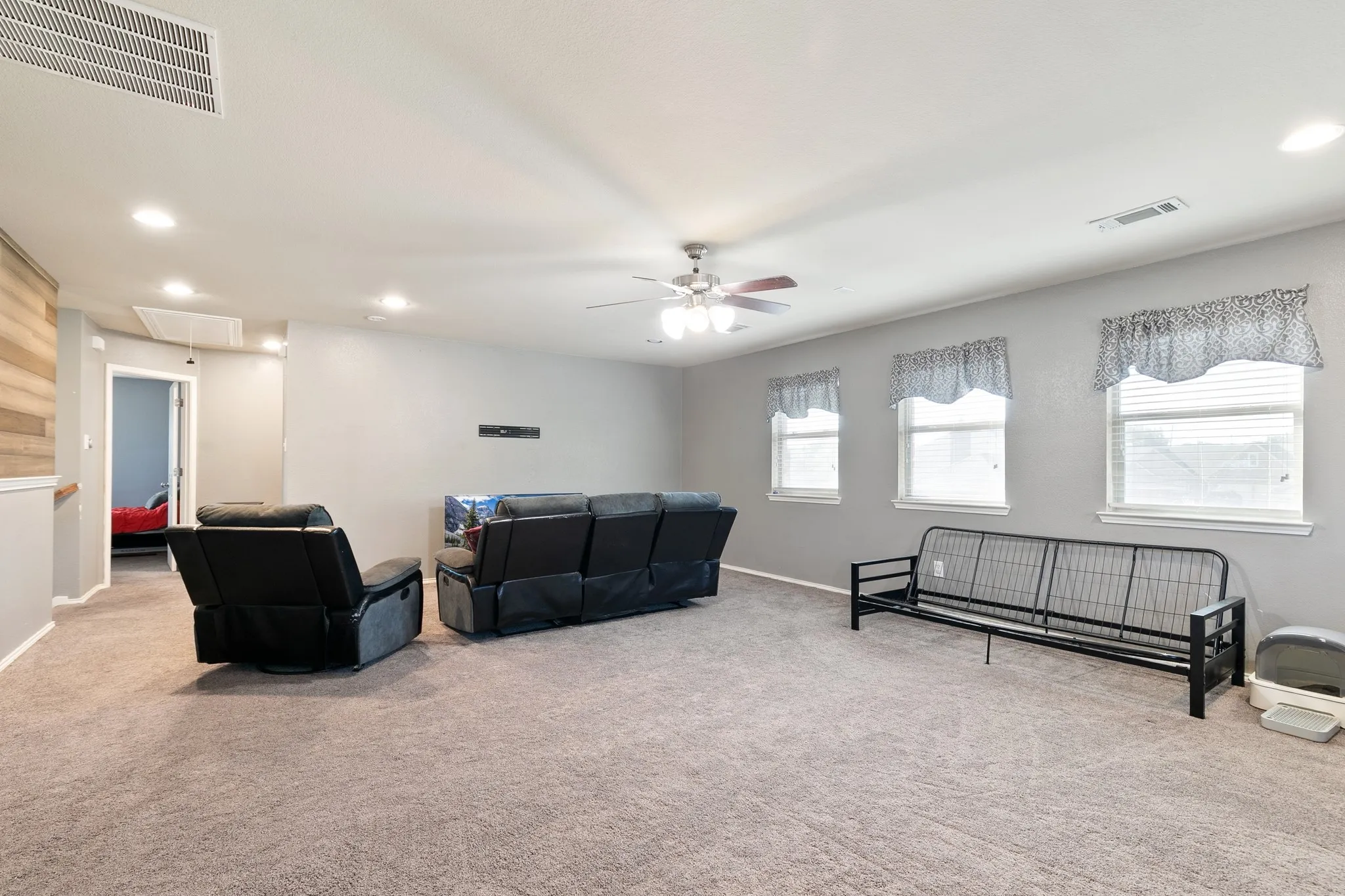 Single Family Residence For Sale in Grayson County , 107 Ashlyn Court, Whitesboro, Texas 76273, 4 Bedroom, 3 Bathroom, 2 Garage spaces, 2,828 Sqft, built in 2011, mls#21407830, Real Estate Agent in Whitesboro, Homes For Sale in Grayson county, Homes For Sale in Whitesboro, Realtor in Whitesboro Texas, Real Estate Brokerage Independent Realty Texas, Luminita Cordes Realtor