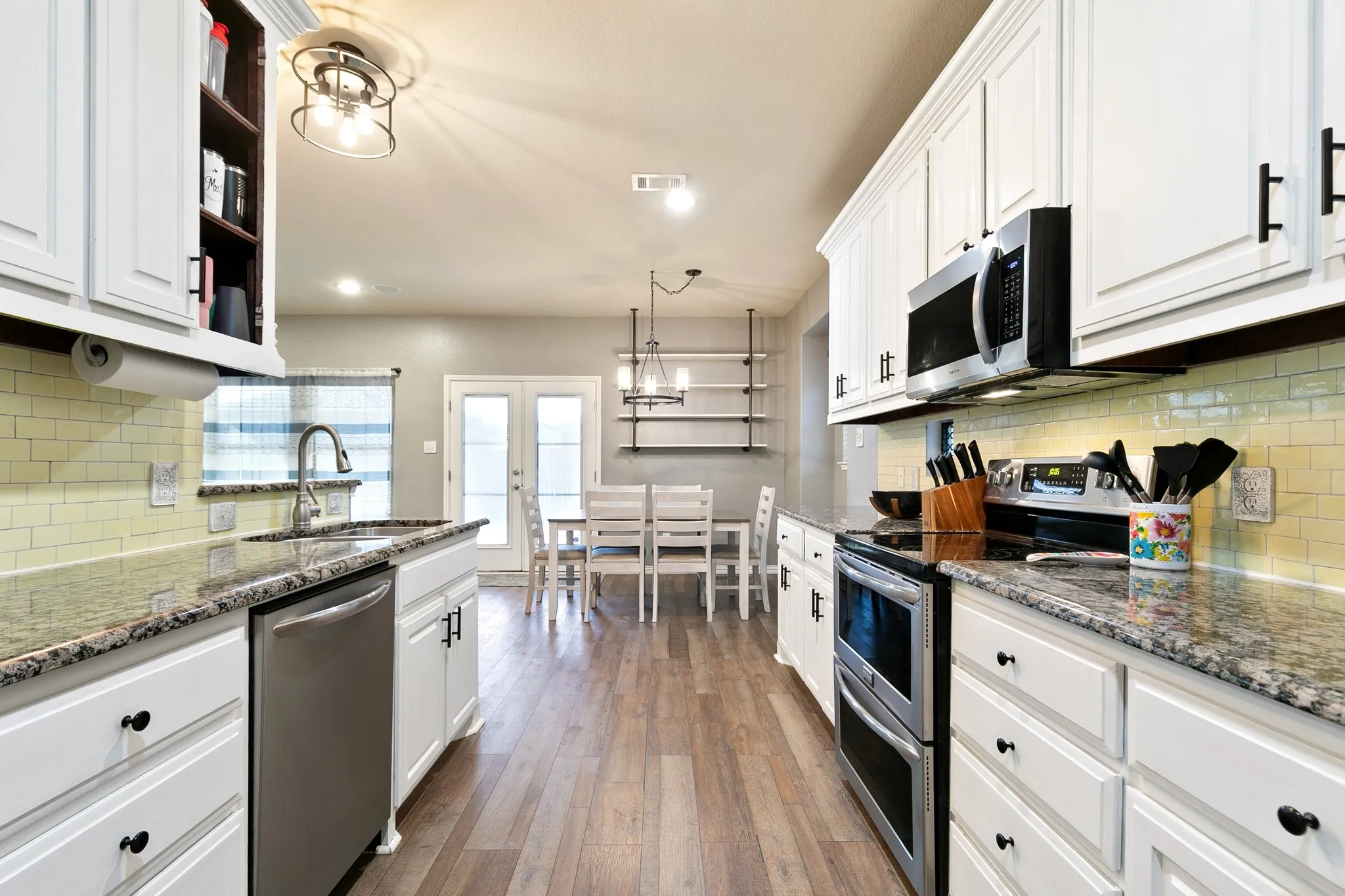 Single Family Residence For Sale in Grayson County , 107 Ashlyn Court, Whitesboro, Texas 76273, 4 Bedroom, 3 Bathroom, 2 Garage spaces, 2,828 Sqft, built in 2011, mls#21407830, Real Estate Agent in Whitesboro, Homes For Sale in Grayson county, Homes For Sale in Whitesboro, Realtor in Whitesboro Texas, Real Estate Brokerage Independent Realty Texas, Luminita Cordes Realtor