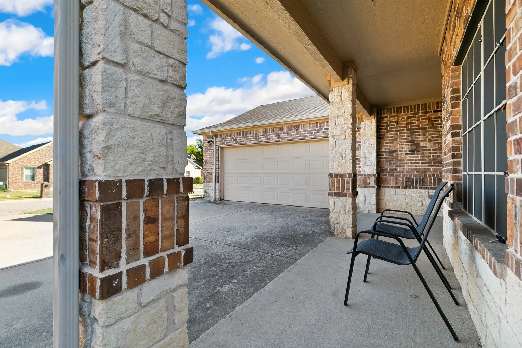 Single Family Residence For Sale in Grayson County , 107 Ashlyn Court, Whitesboro, Texas 76273, 4 Bedroom, 3 Bathroom, 2 Garage spaces, 2,828 Sqft, built in 2011, mls#21407830, Real Estate Agent in Whitesboro, Homes For Sale in Grayson county, Homes For Sale in Whitesboro, Realtor in Whitesboro Texas, Real Estate Brokerage Independent Realty Texas, Luminita Cordes Realtor
