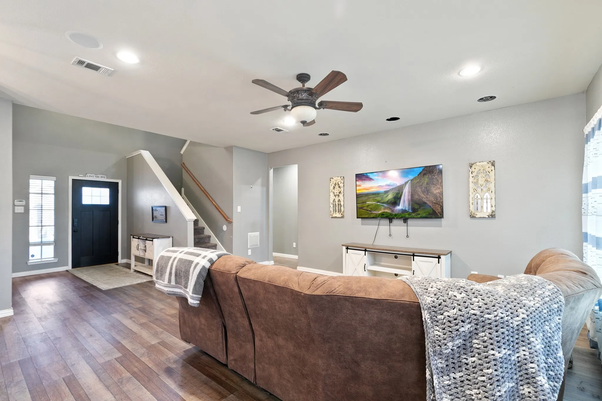 Single Family Residence For Sale in Grayson County , 107 Ashlyn Court, Whitesboro, Texas 76273, 4 Bedroom, 3 Bathroom, 2 Garage spaces, 2,828 Sqft, built in 2011, mls#21407830, Real Estate Agent in Whitesboro, Homes For Sale in Grayson county, Homes For Sale in Whitesboro, Realtor in Whitesboro Texas, Real Estate Brokerage Independent Realty Texas, Luminita Cordes Realtor