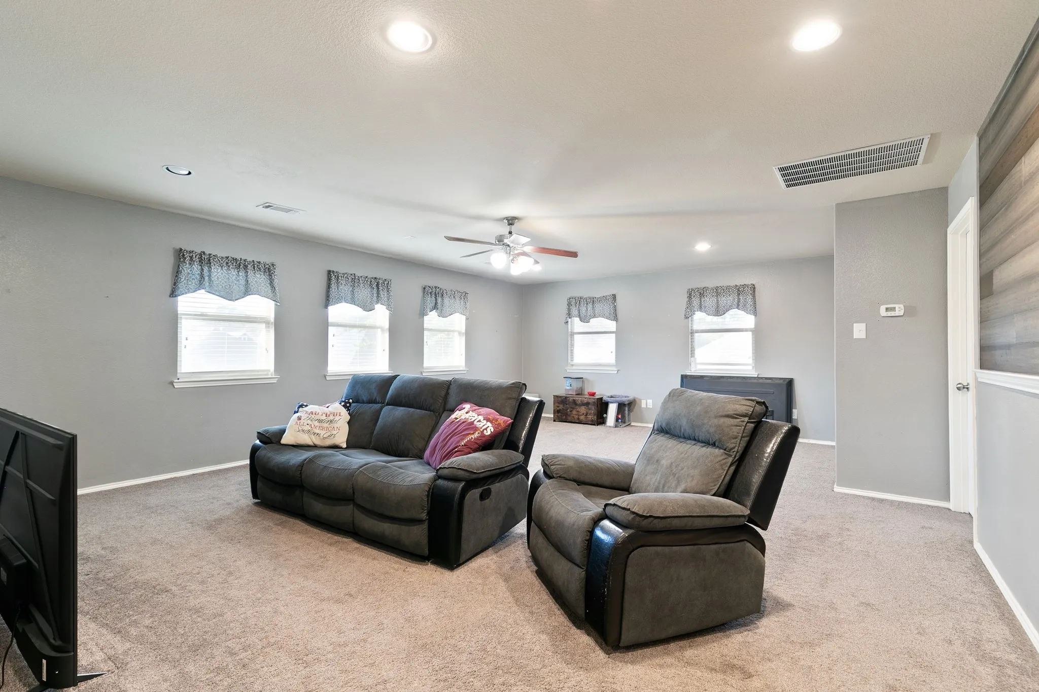 Single Family Residence For Sale in Grayson County , 107 Ashlyn Court, Whitesboro, Texas 76273, 4 Bedroom, 3 Bathroom, 2 Garage spaces, 2,828 Sqft, built in 2011, mls#21407830, Real Estate Agent in Whitesboro, Homes For Sale in Grayson county, Homes For Sale in Whitesboro, Realtor in Whitesboro Texas, Real Estate Brokerage Independent Realty Texas, Luminita Cordes Realtor