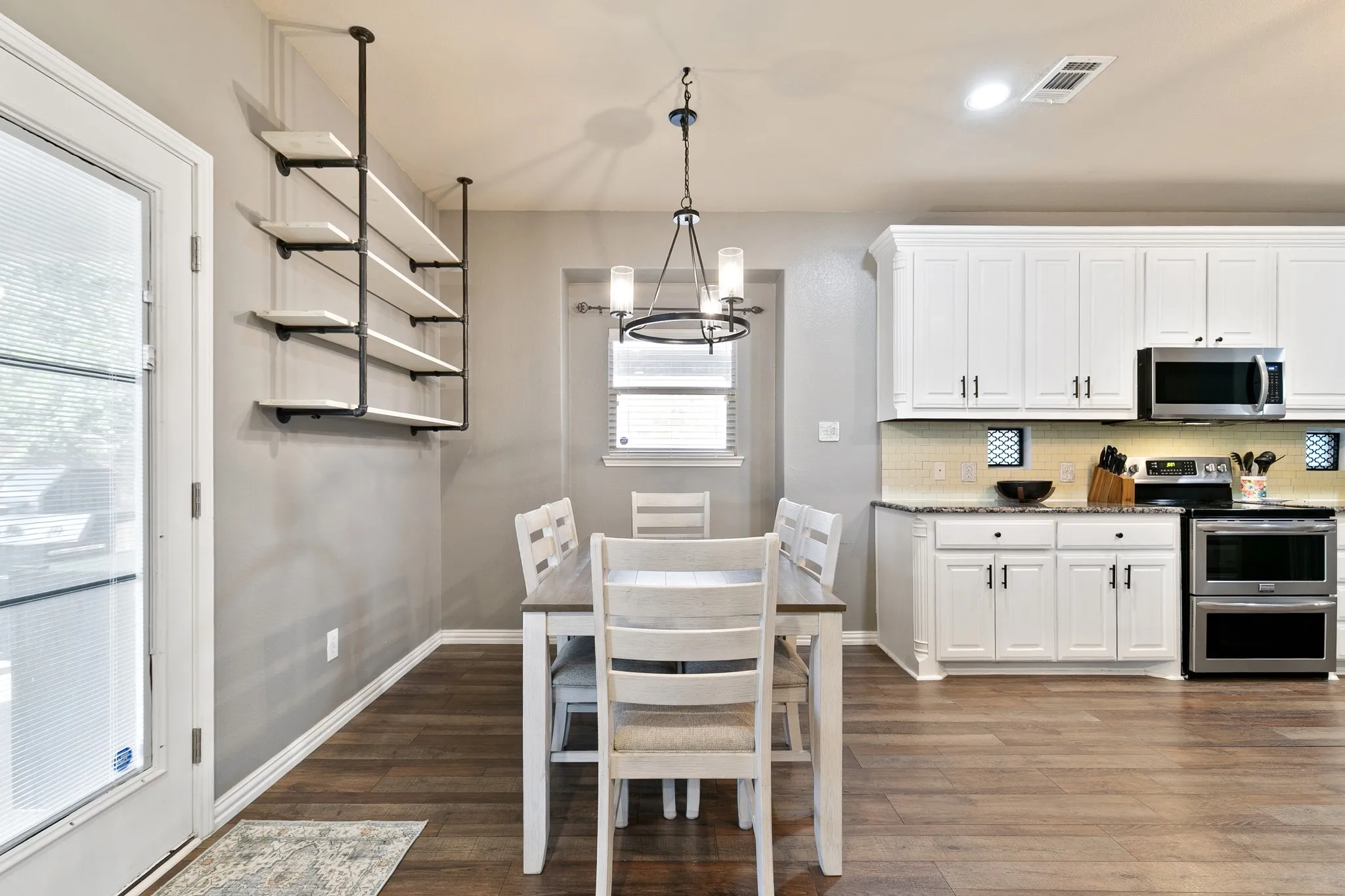 Single Family Residence For Sale in Grayson County , 107 Ashlyn Court, Whitesboro, Texas 76273, 4 Bedroom, 3 Bathroom, 2 Garage spaces, 2,828 Sqft, built in 2011, mls#21407830, Real Estate Agent in Whitesboro, Homes For Sale in Grayson county, Homes For Sale in Whitesboro, Realtor in Whitesboro Texas, Real Estate Brokerage Independent Realty Texas, Luminita Cordes Realtor