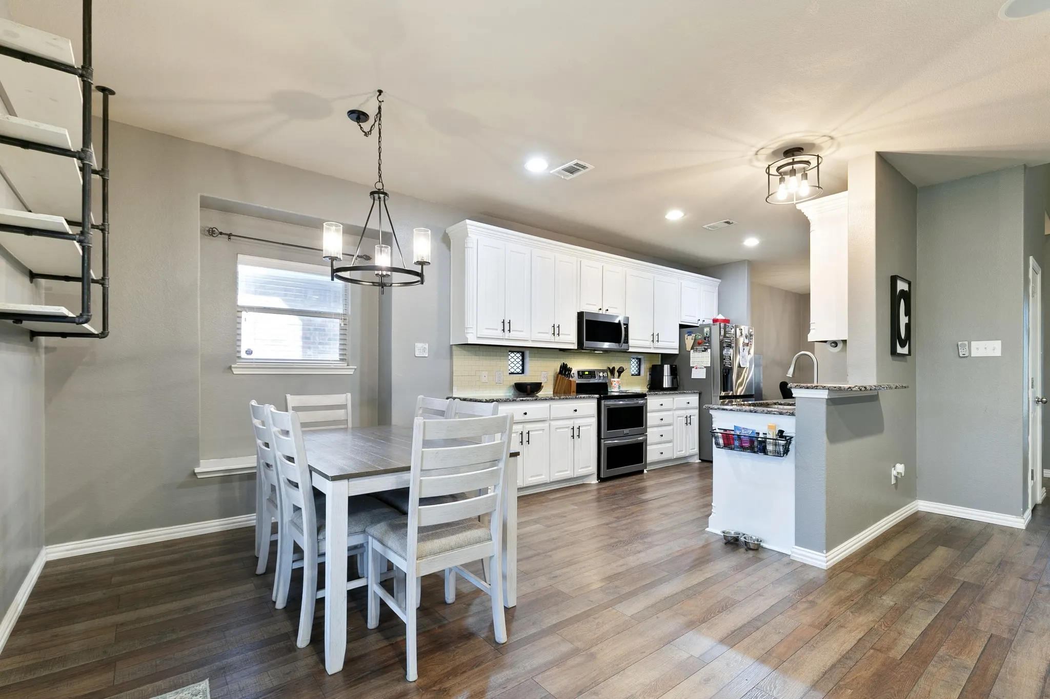 Single Family Residence For Sale in Grayson County , 107 Ashlyn Court, Whitesboro, Texas 76273, 4 Bedroom, 3 Bathroom, 2 Garage spaces, 2,828 Sqft, built in 2011, mls#21407830, Real Estate Agent in Whitesboro, Homes For Sale in Grayson county, Homes For Sale in Whitesboro, Realtor in Whitesboro Texas, Real Estate Brokerage Independent Realty Texas, Luminita Cordes Realtor