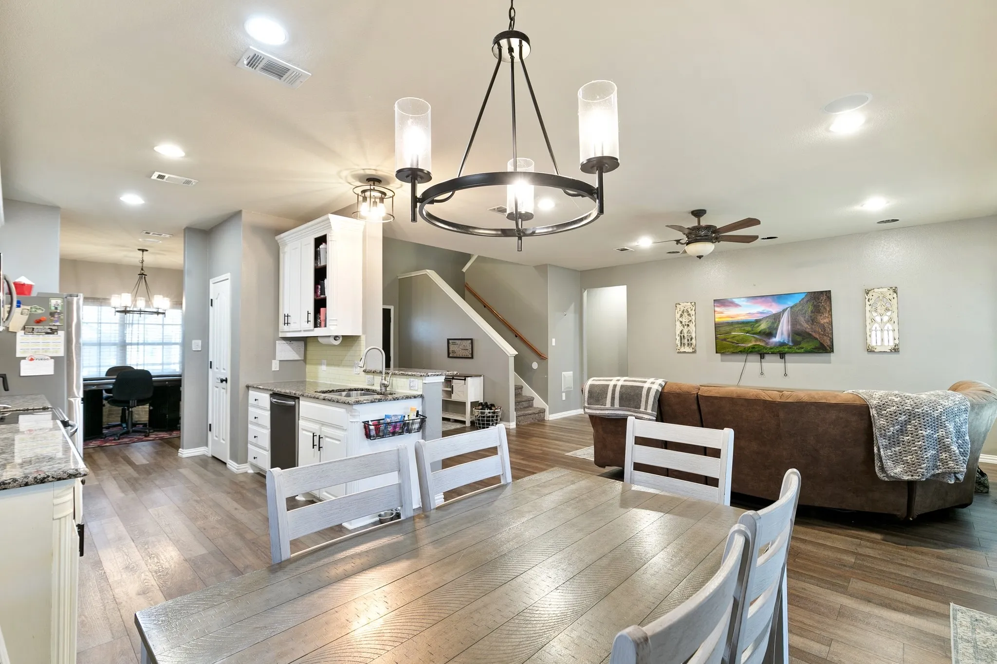 Single Family Residence For Sale in Grayson County , 107 Ashlyn Court, Whitesboro, Texas 76273, 4 Bedroom, 3 Bathroom, 2 Garage spaces, 2,828 Sqft, built in 2011, mls#21407830, Real Estate Agent in Whitesboro, Homes For Sale in Grayson county, Homes For Sale in Whitesboro, Realtor in Whitesboro Texas, Real Estate Brokerage Independent Realty Texas, Luminita Cordes Realtor