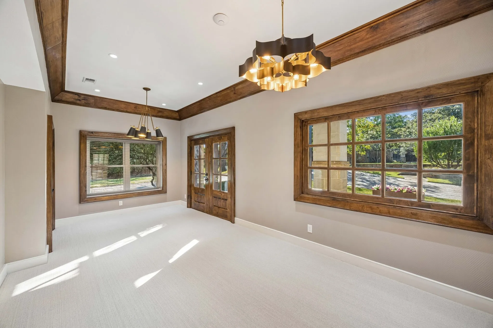Single Family Residence For Sale in Tarrant County , 585 Shady Oaks Drive, Southlake, Texas 76092, 6 Bedroom, 5 Bathroom, 4 Garage spaces, 6,656 Sqft, built in 1977, mls#21407257, Real Estate Agent in Southlake, Homes For Sale in Tarrant county, Homes For Sale in Southlake, Realtor in Southlake Texas, Real Estate Brokerage Independent Realty Texas, Luminita Cordes Realtor