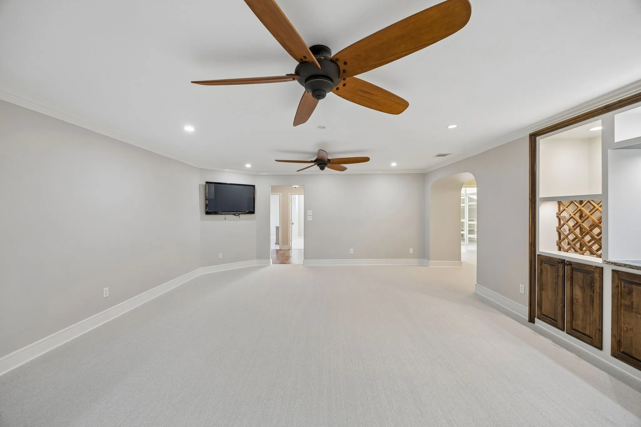 Huge Great room upstairs with wet bar