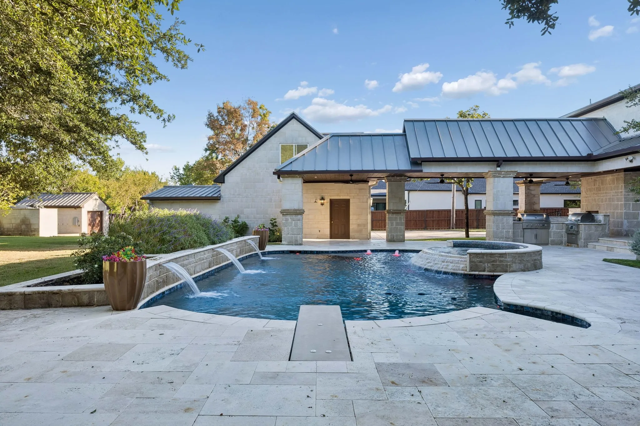 Single Family Residence For Sale in Tarrant County , 585 Shady Oaks Drive, Southlake, Texas 76092, 6 Bedroom, 5 Bathroom, 4 Garage spaces, 6,656 Sqft, built in 1977, mls#21407257, Real Estate Agent in Southlake, Homes For Sale in Tarrant county, Homes For Sale in Southlake, Realtor in Southlake Texas, Real Estate Brokerage Independent Realty Texas, Luminita Cordes Realtor