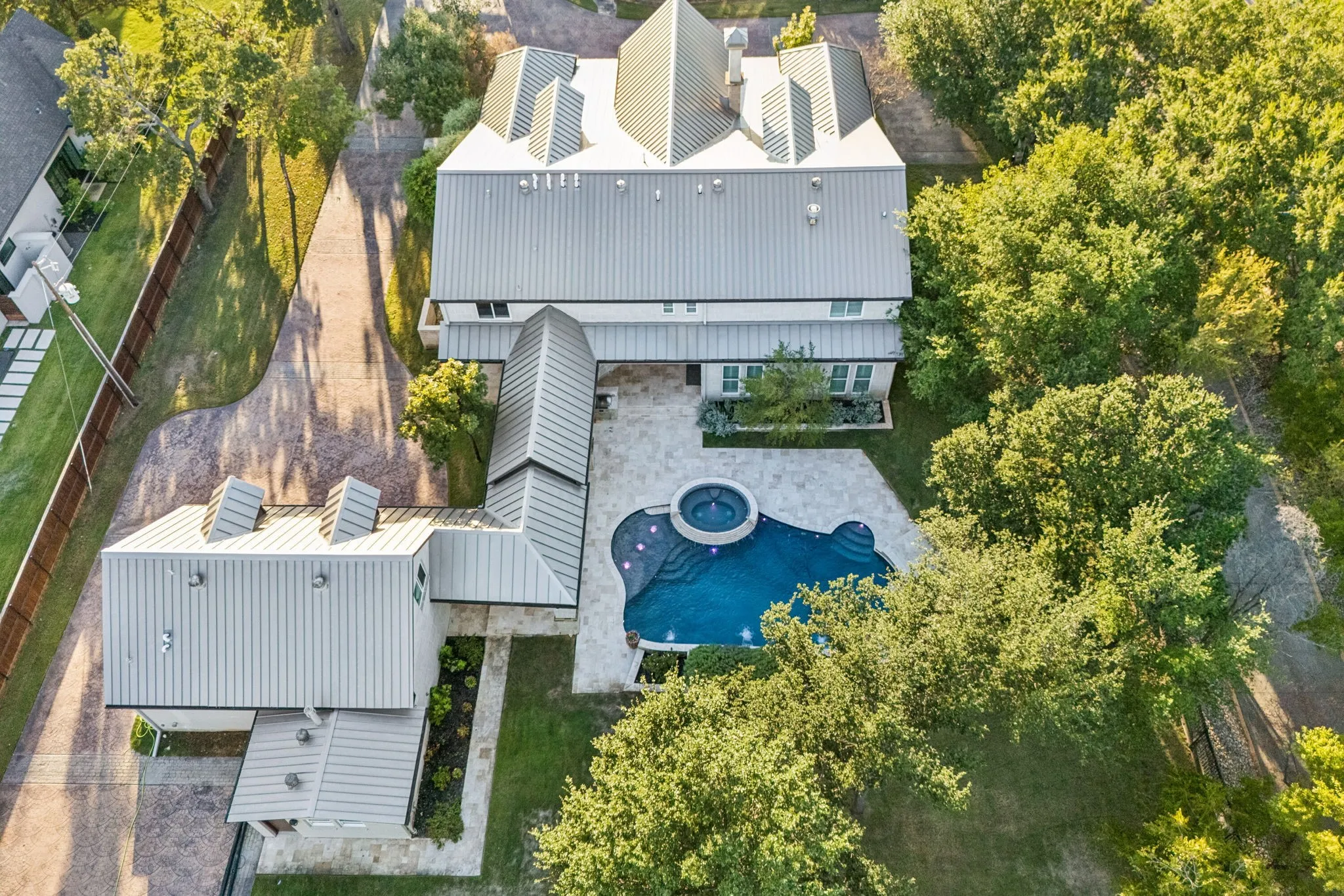 Single Family Residence For Sale in Tarrant County , 585 Shady Oaks Drive, Southlake, Texas 76092, 6 Bedroom, 5 Bathroom, 4 Garage spaces, 6,656 Sqft, built in 1977, mls#21407257, Real Estate Agent in Southlake, Homes For Sale in Tarrant county, Homes For Sale in Southlake, Realtor in Southlake Texas, Real Estate Brokerage Independent Realty Texas, Luminita Cordes Realtor