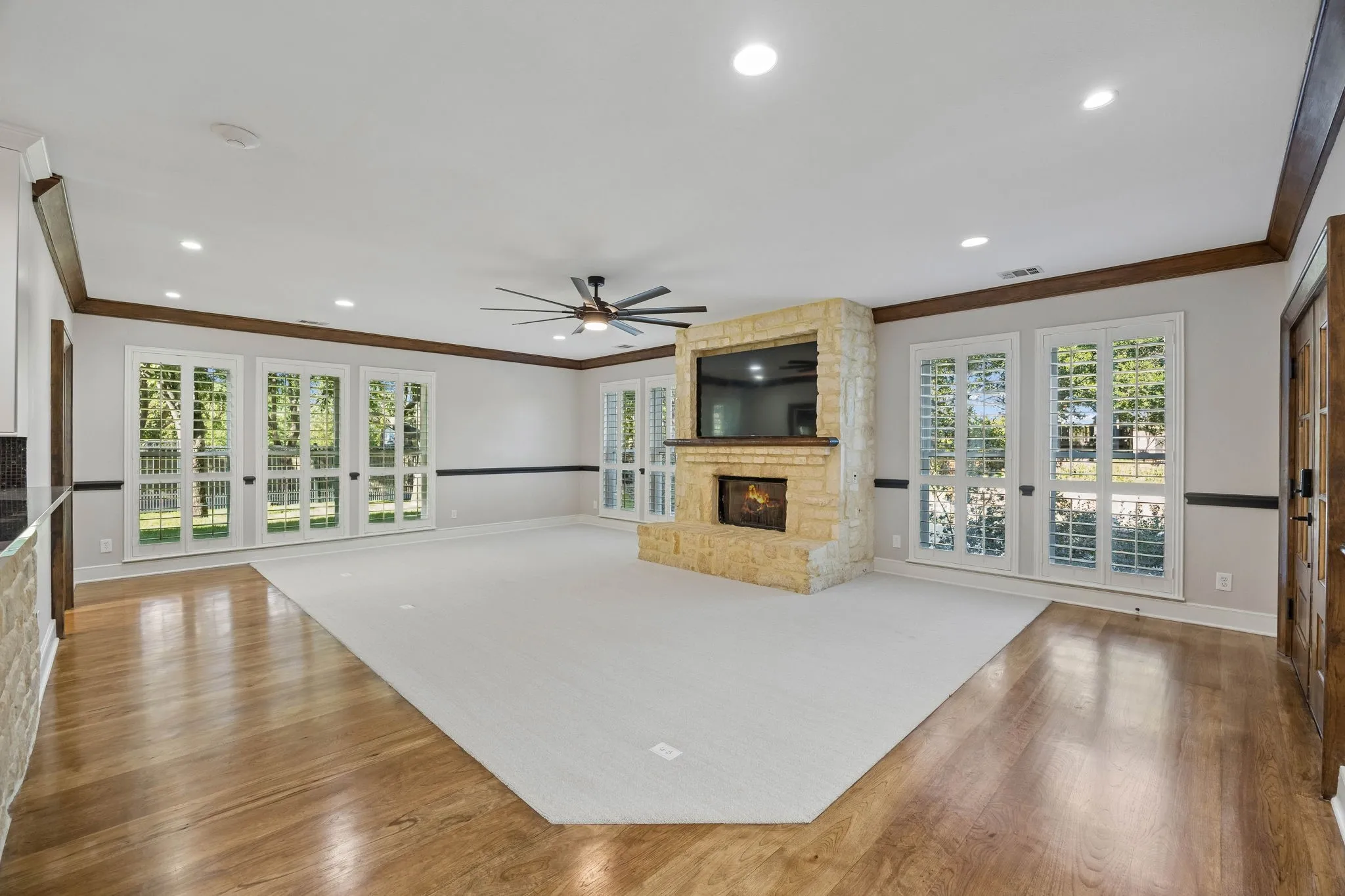 Single Family Residence For Sale in Tarrant County , 585 Shady Oaks Drive, Southlake, Texas 76092, 6 Bedroom, 5 Bathroom, 4 Garage spaces, 6,656 Sqft, built in 1977, mls#21407257, Real Estate Agent in Southlake, Homes For Sale in Tarrant county, Homes For Sale in Southlake, Realtor in Southlake Texas, Real Estate Brokerage Independent Realty Texas, Luminita Cordes Realtor