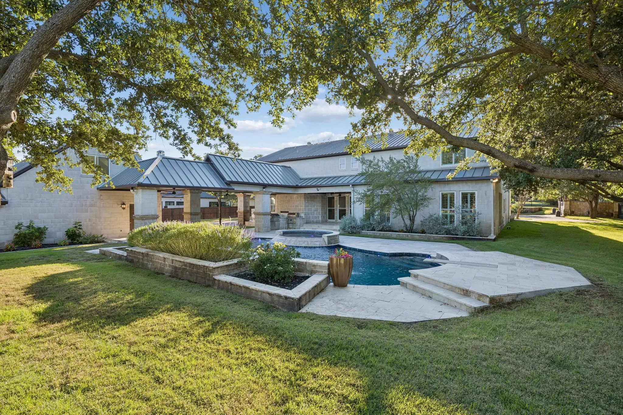 Single Family Residence For Sale in Tarrant County , 585 Shady Oaks Drive, Southlake, Texas 76092, 6 Bedroom, 5 Bathroom, 4 Garage spaces, 6,656 Sqft, built in 1977, mls#21407257, Real Estate Agent in Southlake, Homes For Sale in Tarrant county, Homes For Sale in Southlake, Realtor in Southlake Texas, Real Estate Brokerage Independent Realty Texas, Luminita Cordes Realtor