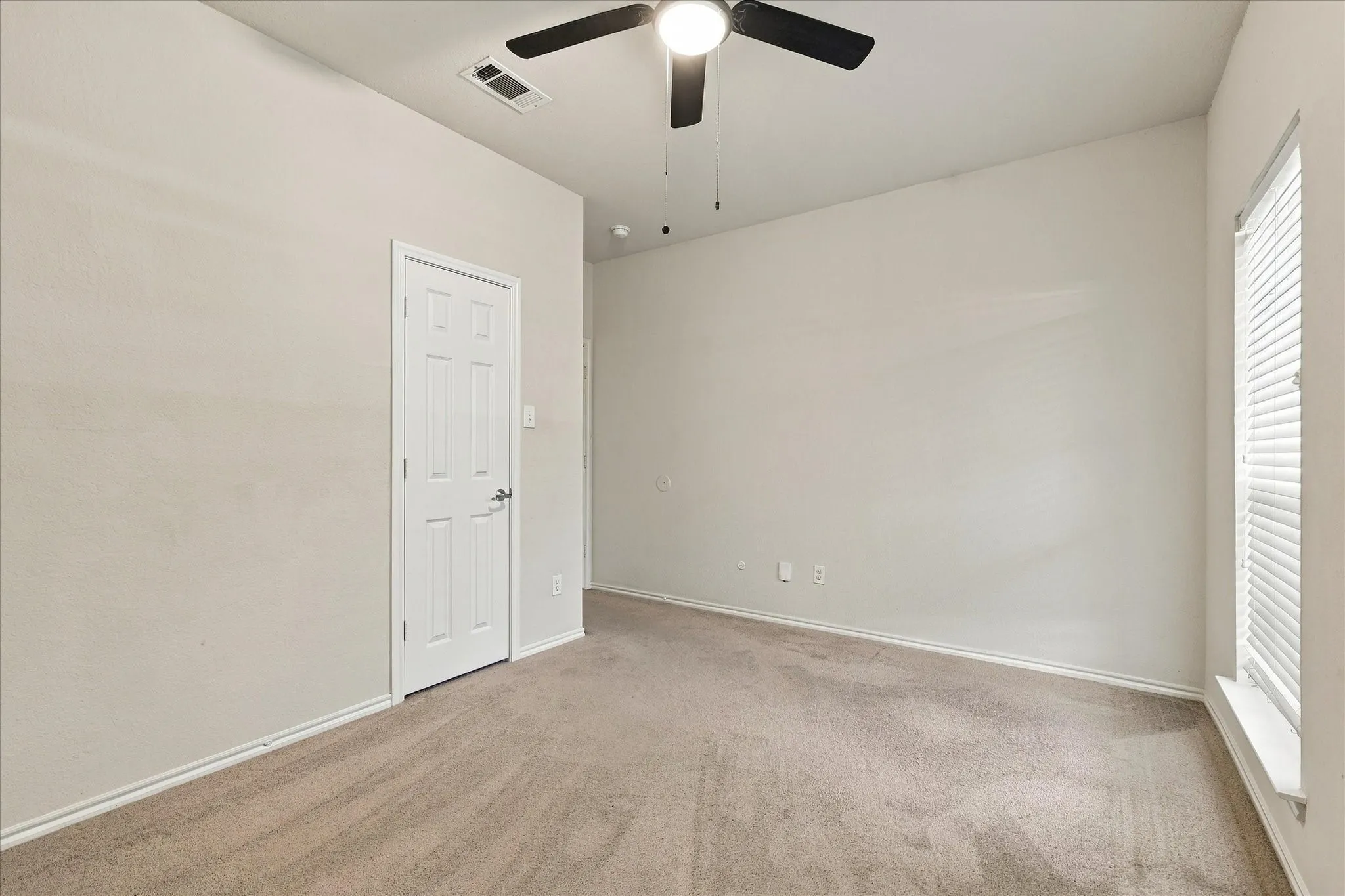Single Family Residence For Rent in Tarrant County , 6316 Miranda Drive, Fort Worth, Texas 76131, 3 Bedroom, 2 Bathroom, 2 Garage spaces, 1,474 Sqft, built in 2005, mls#21408245, Real Estate Agent in Fort Worth, Homes For Rent in Tarrant county, Homes For Rent in Fort Worth, Realtor in Fort Worth Texas, Real Estate Brokerage Independent Realty Texas, Luminita Cordes Realtor