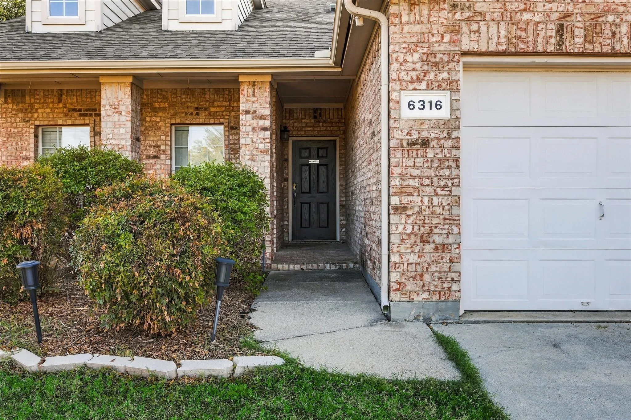 Single Family Residence For Rent in Tarrant County , 6316 Miranda Drive, Fort Worth, Texas 76131, 3 Bedroom, 2 Bathroom, 2 Garage spaces, 1,474 Sqft, built in 2005, mls#21408245, Real Estate Agent in Fort Worth, Homes For Rent in Tarrant county, Homes For Rent in Fort Worth, Realtor in Fort Worth Texas, Real Estate Brokerage Independent Realty Texas, Luminita Cordes Realtor